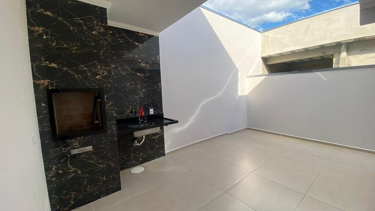 Casa à venda com 2 quartos, 125m² - Foto 2