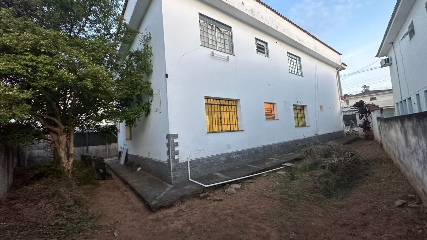 Prédio Inteiro para alugar com 3 quartos, 141m² - Foto 17