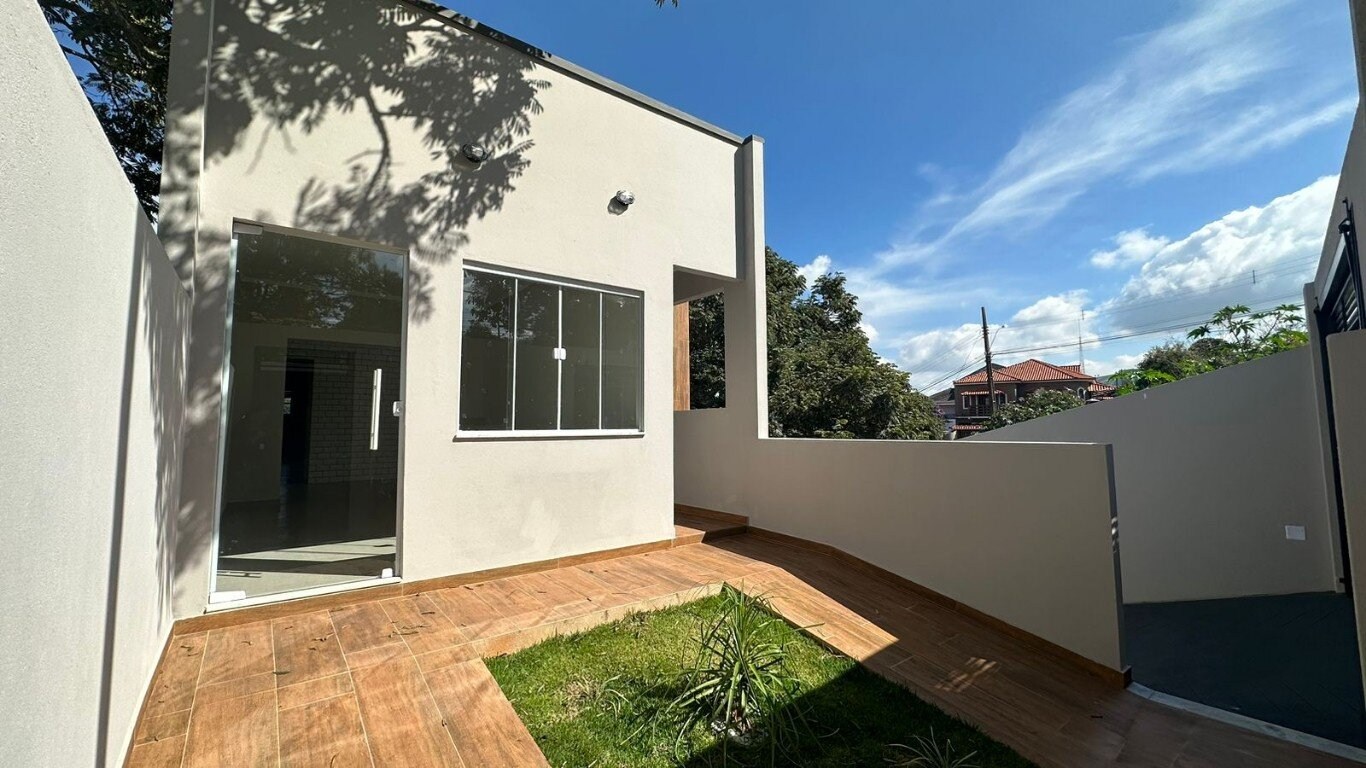 Casa à venda com 3 quartos, 174m² - Foto 1