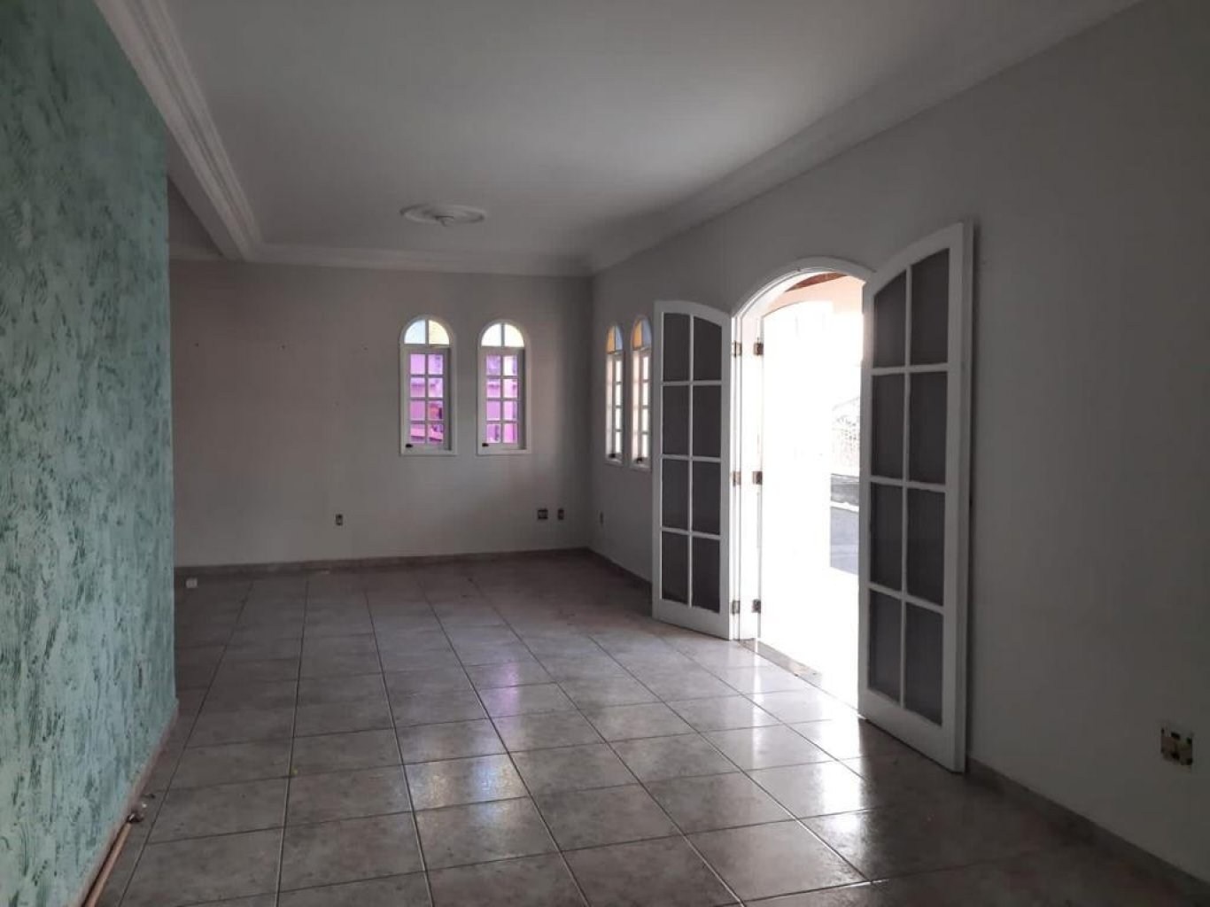 Casa à venda com 3 quartos, 200m² - Foto 2