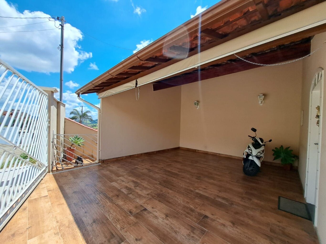 Casa à venda com 3 quartos, 211m² - Foto 2