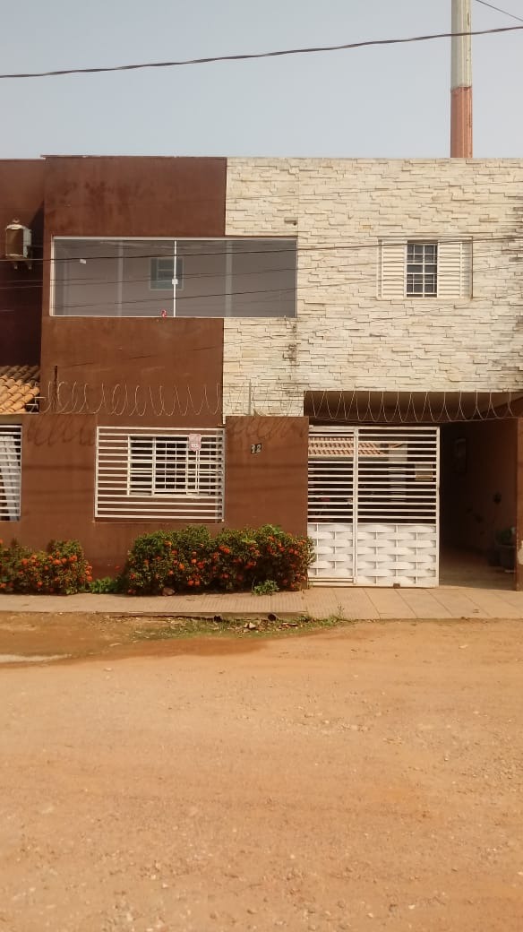 Sobrado à venda com 4 quartos, 323m² - Foto 1