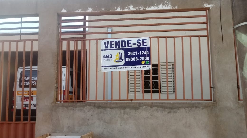 Casa à venda com 3 quartos, 360m² - Foto 1