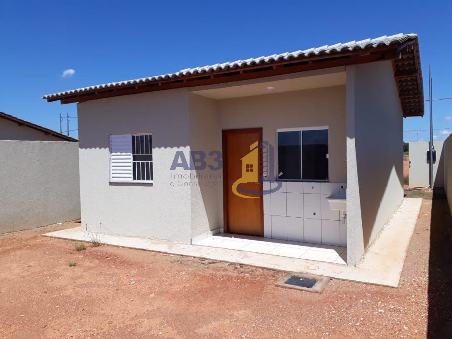 Casa à venda com 2 quartos, 44m² - Foto 2