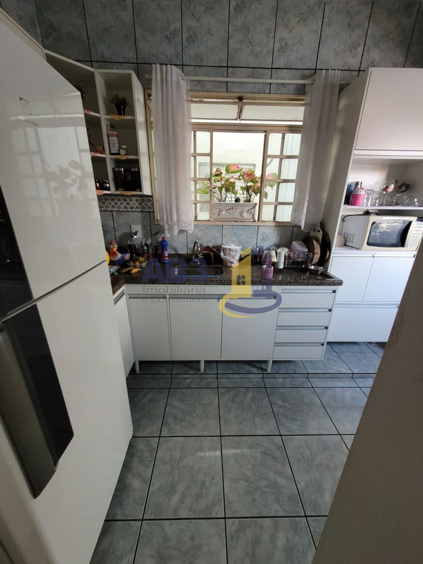 Apartamento à venda com 3 quartos, 115m² - Foto 2