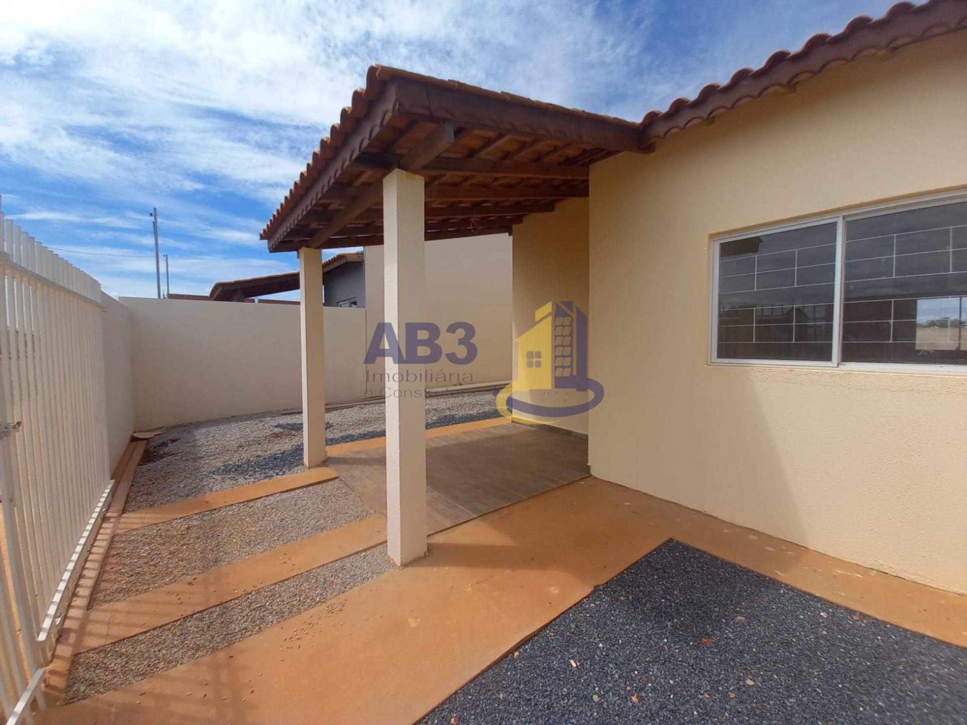 Casa à venda com 2 quartos, 44m² - Foto 1