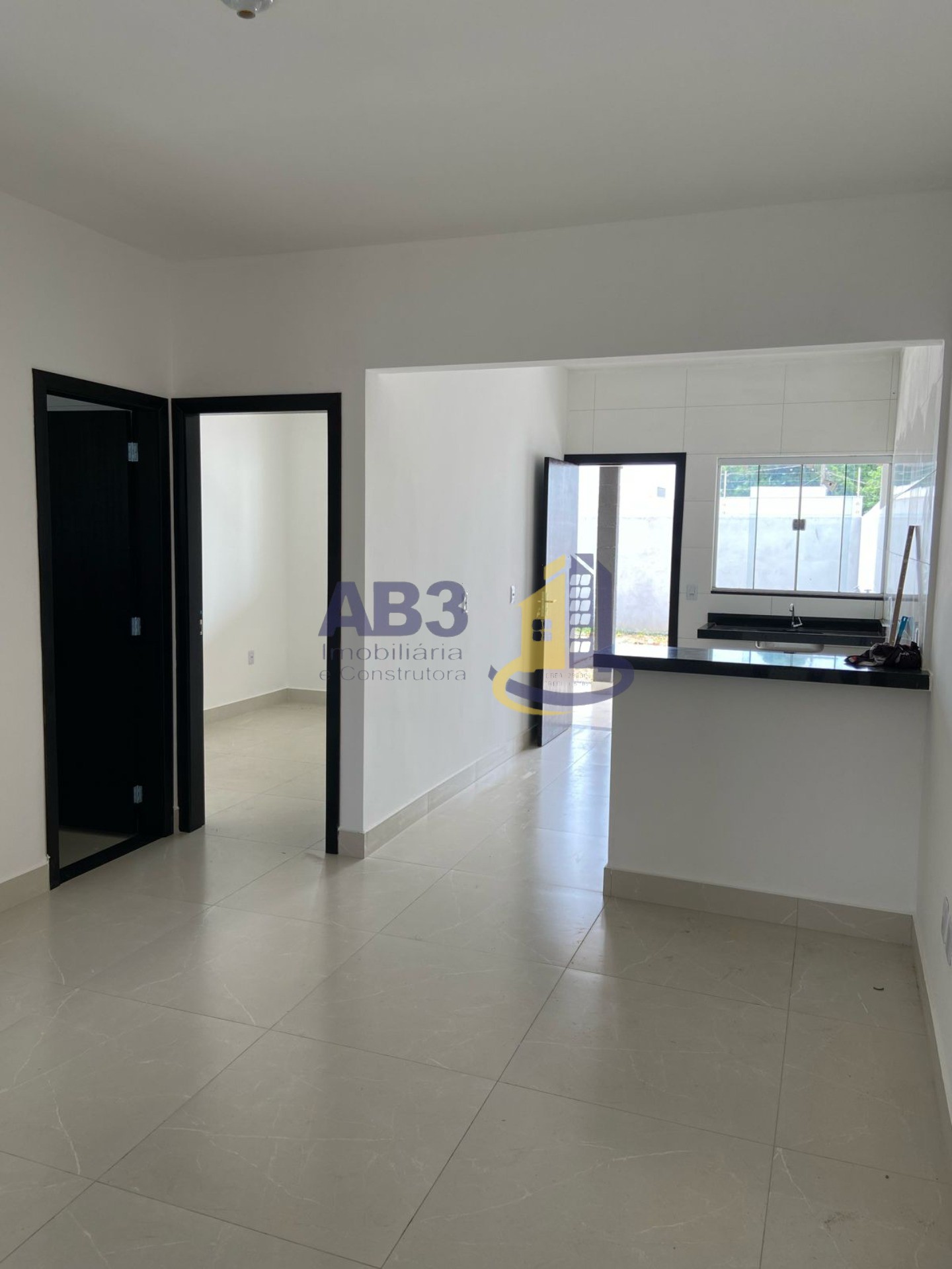 Casa à venda com 2 quartos, 70m² - Foto 9