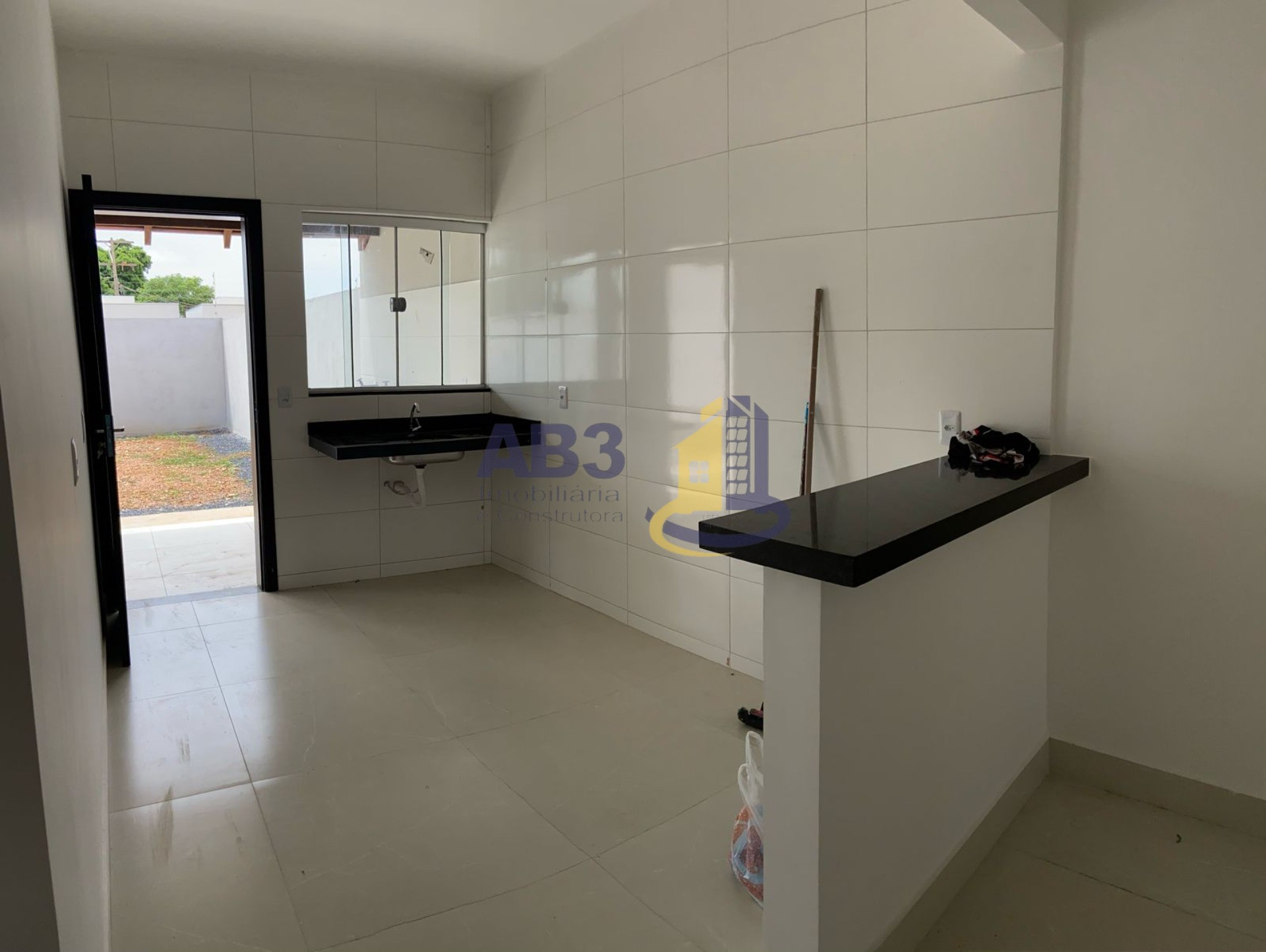 Casa à venda com 2 quartos, 70m² - Foto 5