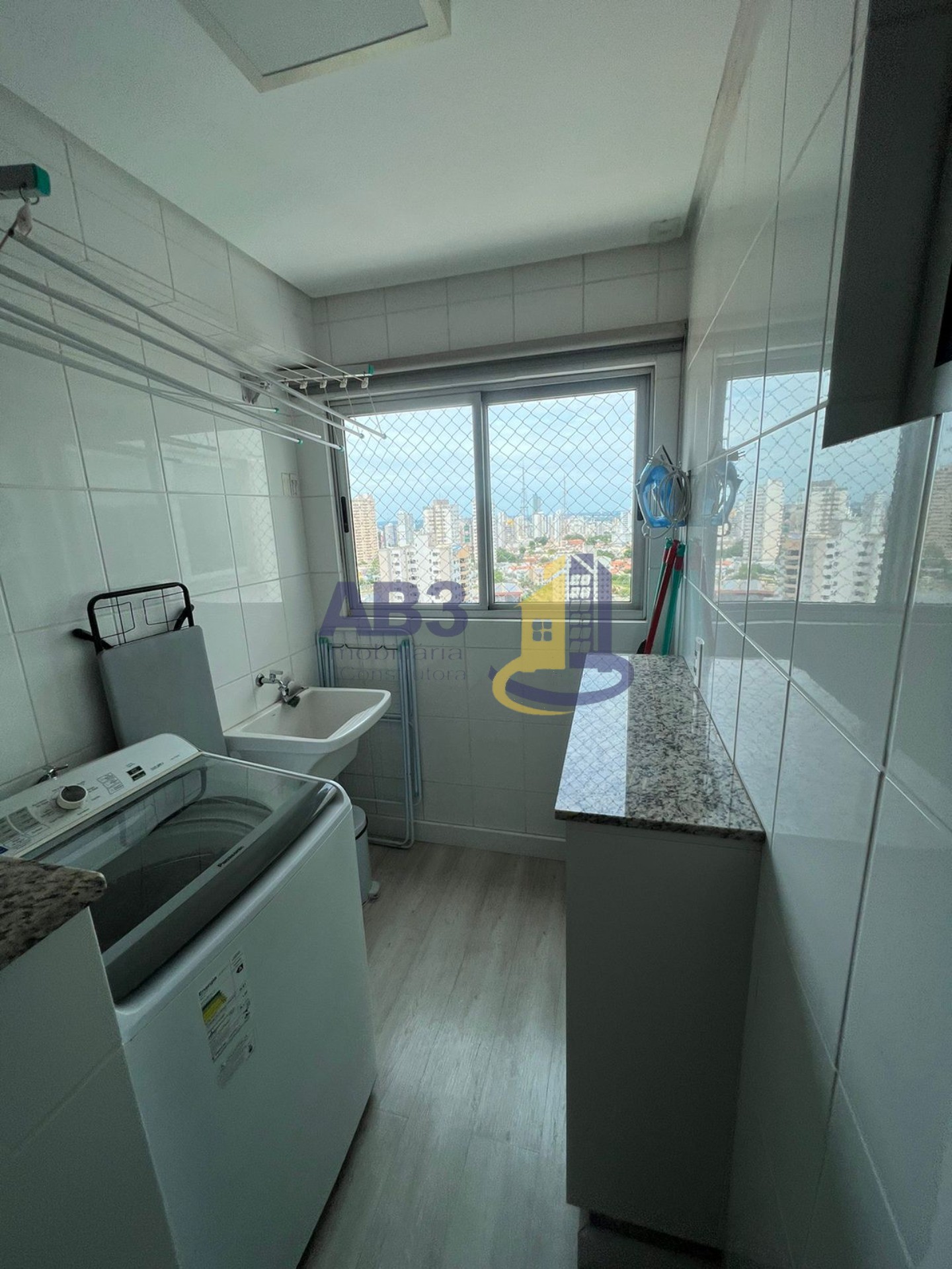 Apartamento à venda com 3 quartos, 76m² - Foto 2