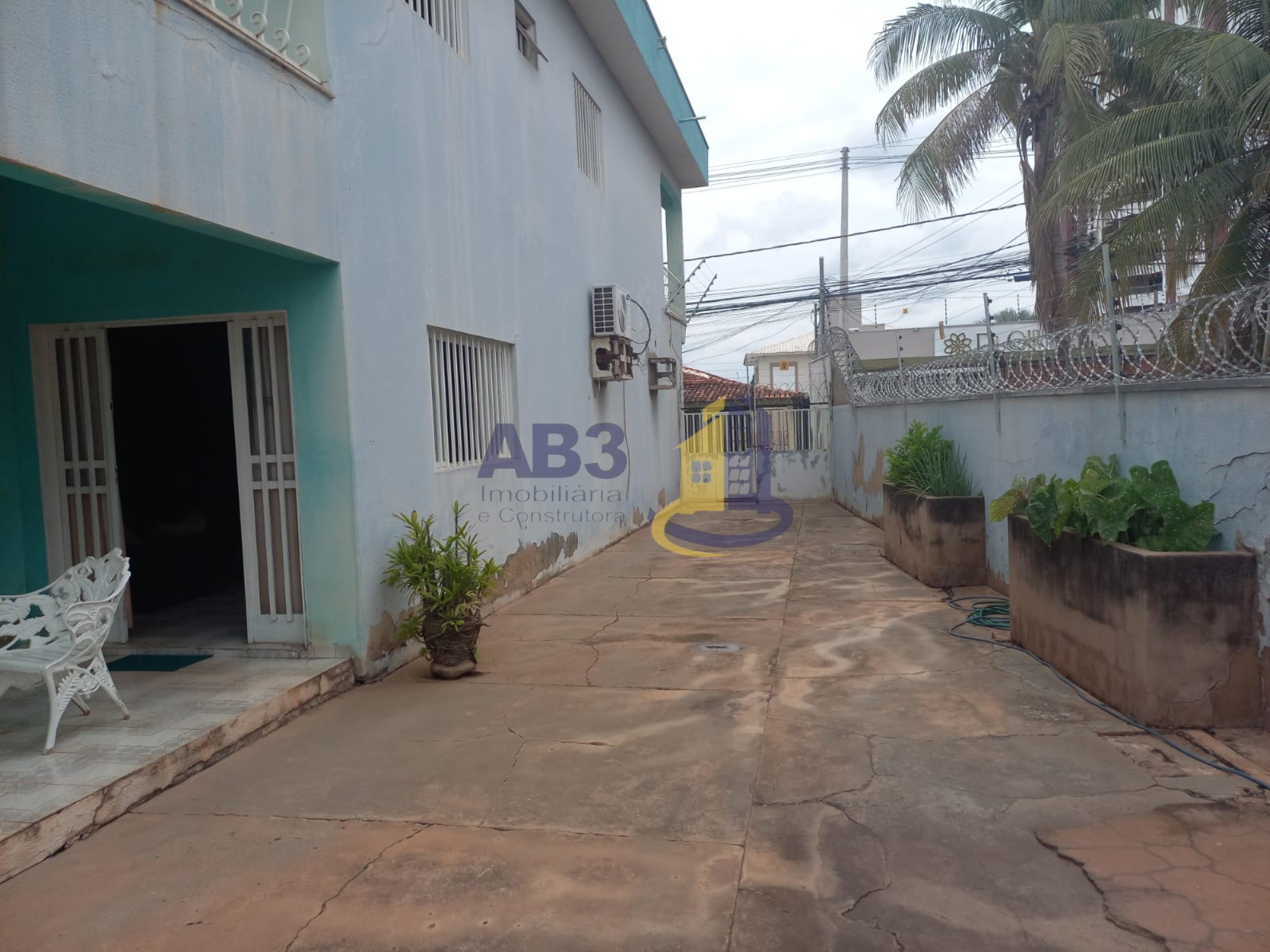 Casa Comercial à venda com 5 quartos, 364m² - Foto 12