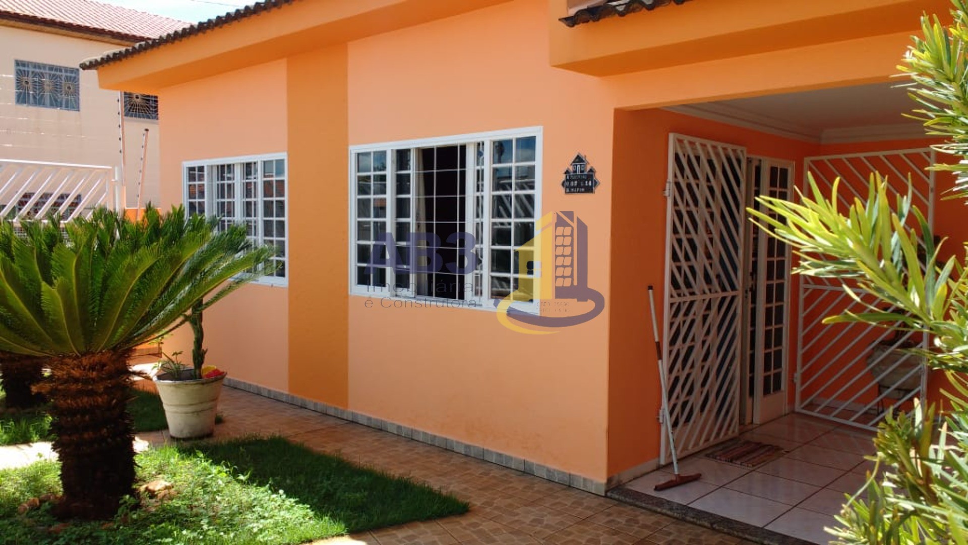 Casa à venda com 3 quartos, 200m² - Foto 2