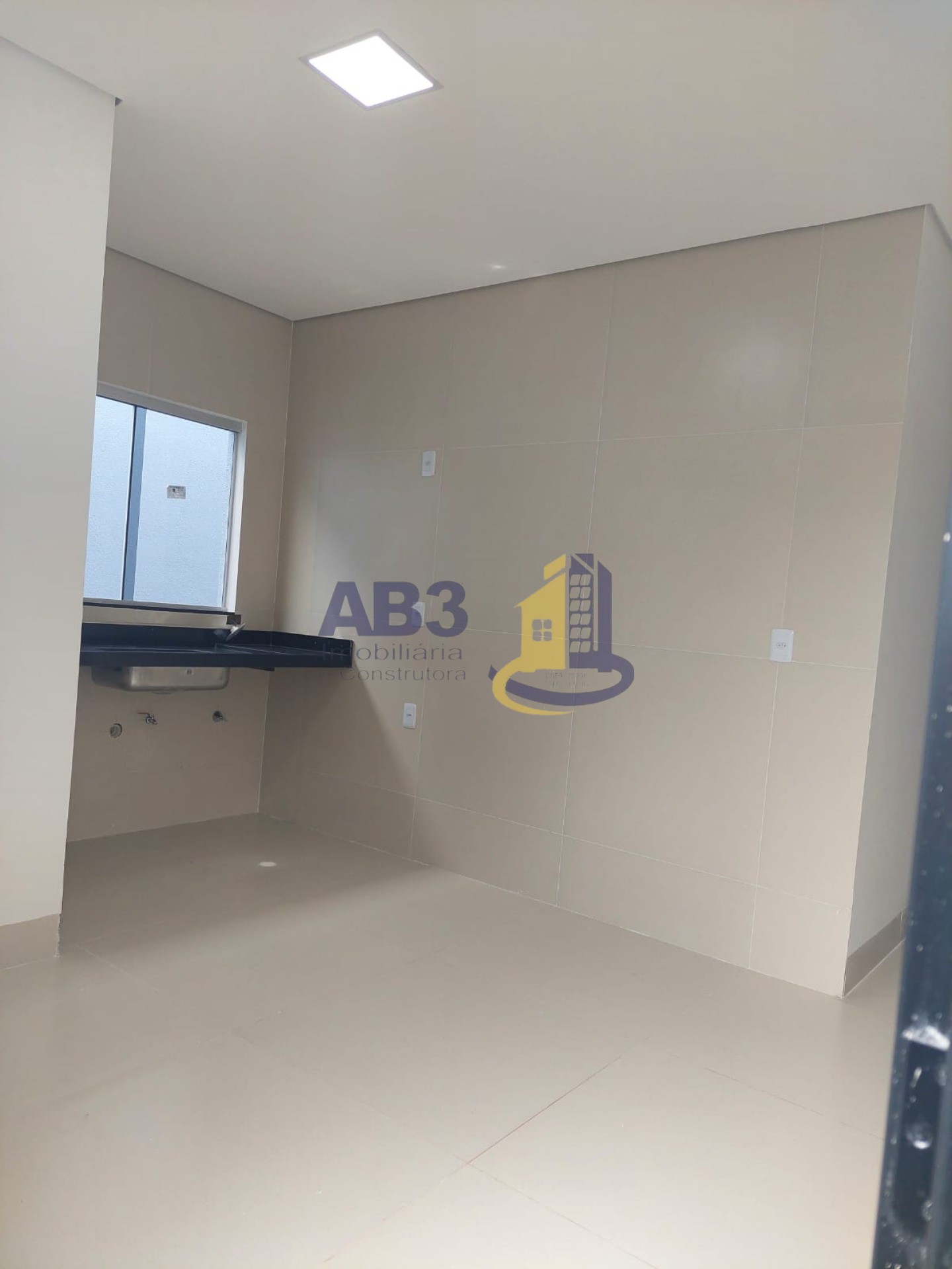 Casa à venda com 3 quartos, 180m² - Foto 2