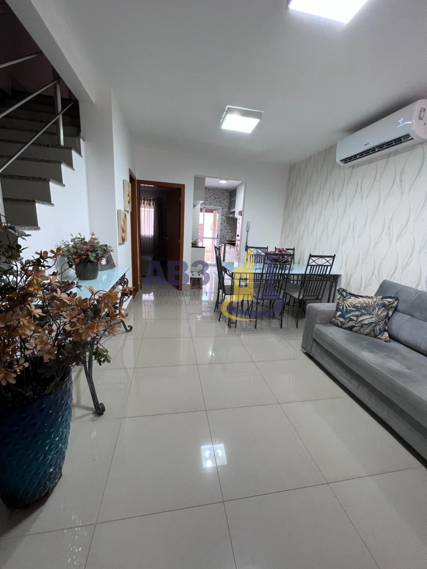 Sobrado à venda com 3 quartos, 127m² - Foto 1