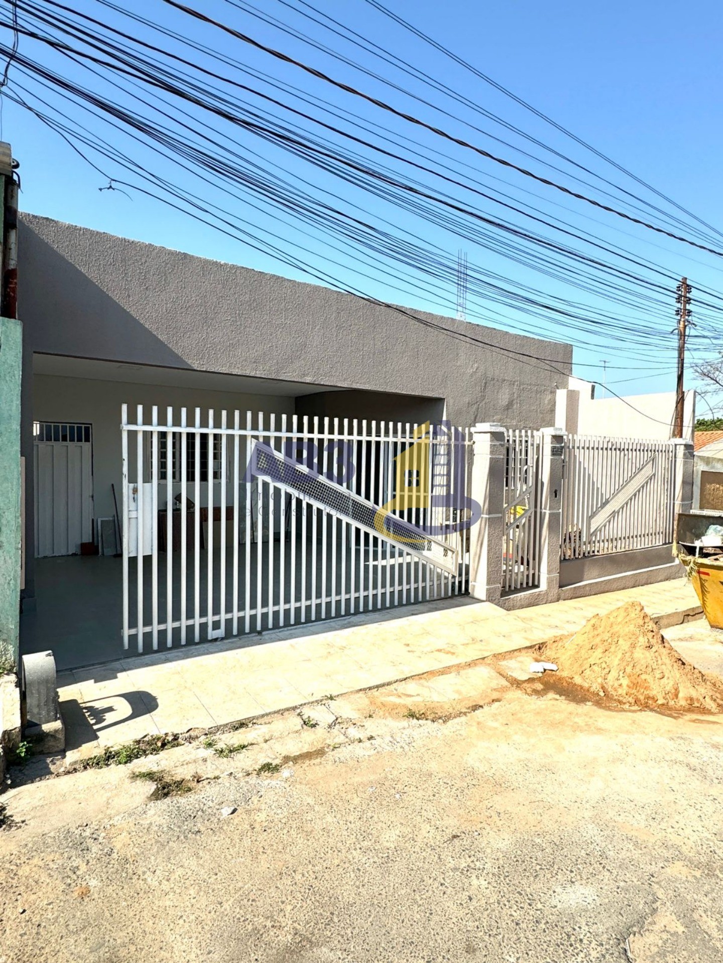 Casa à venda com 3 quartos, 300m² - Foto 1