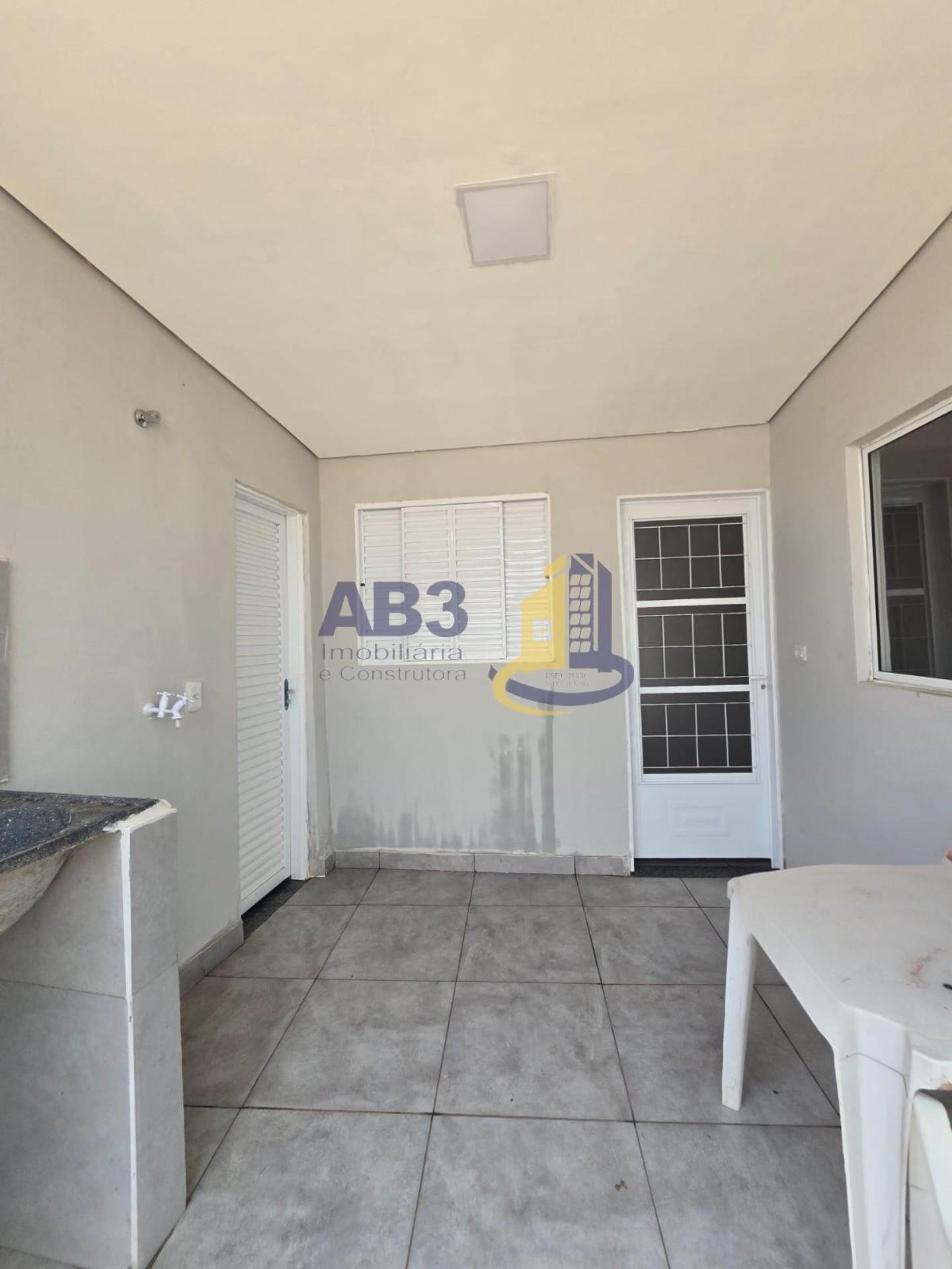 Casa para alugar com 2 quartos, 90m² - Foto 12