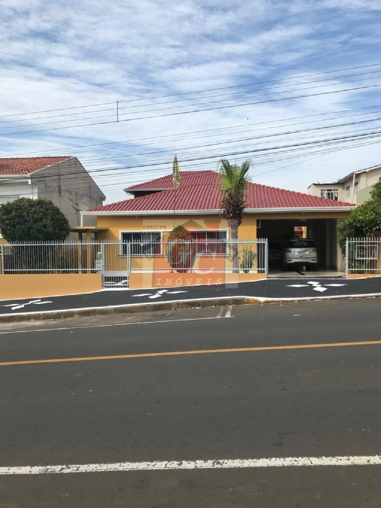 Casa à venda com 5 quartos, 200m² - Foto 1