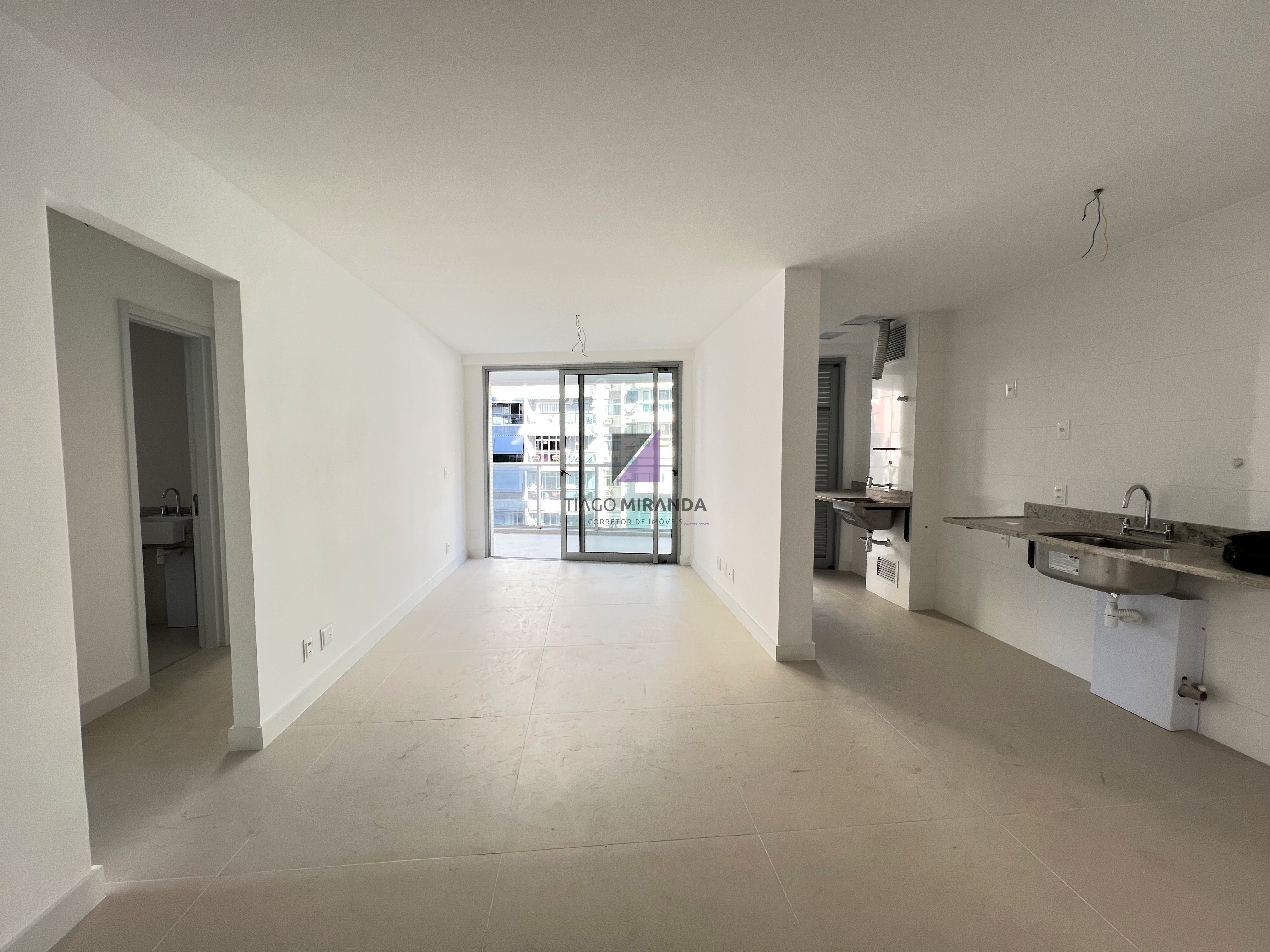 Apartamento à venda com 3 quartos, 102m² - Foto 2