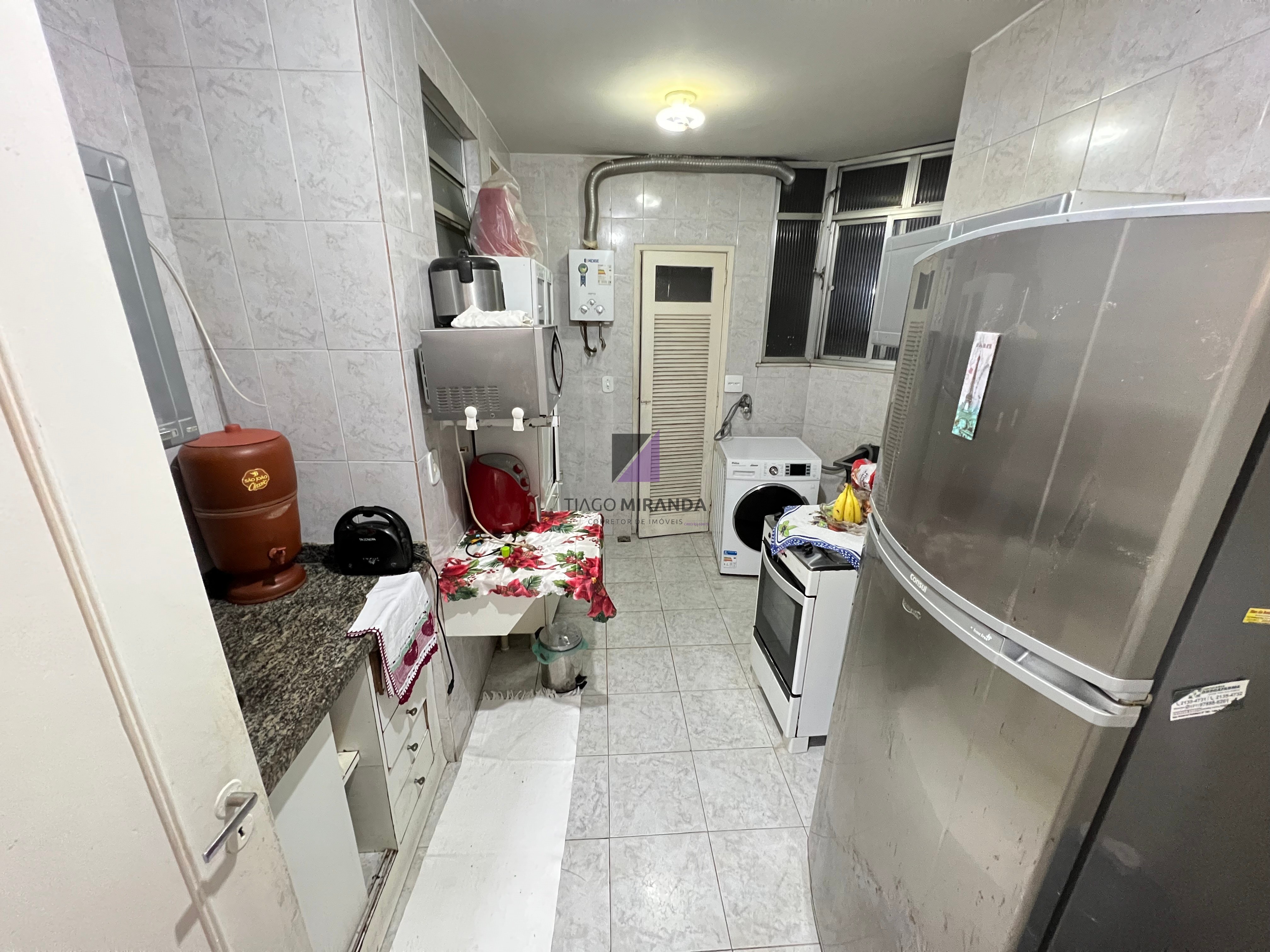 Apartamento à venda com 3 quartos, 90m² - Foto 2