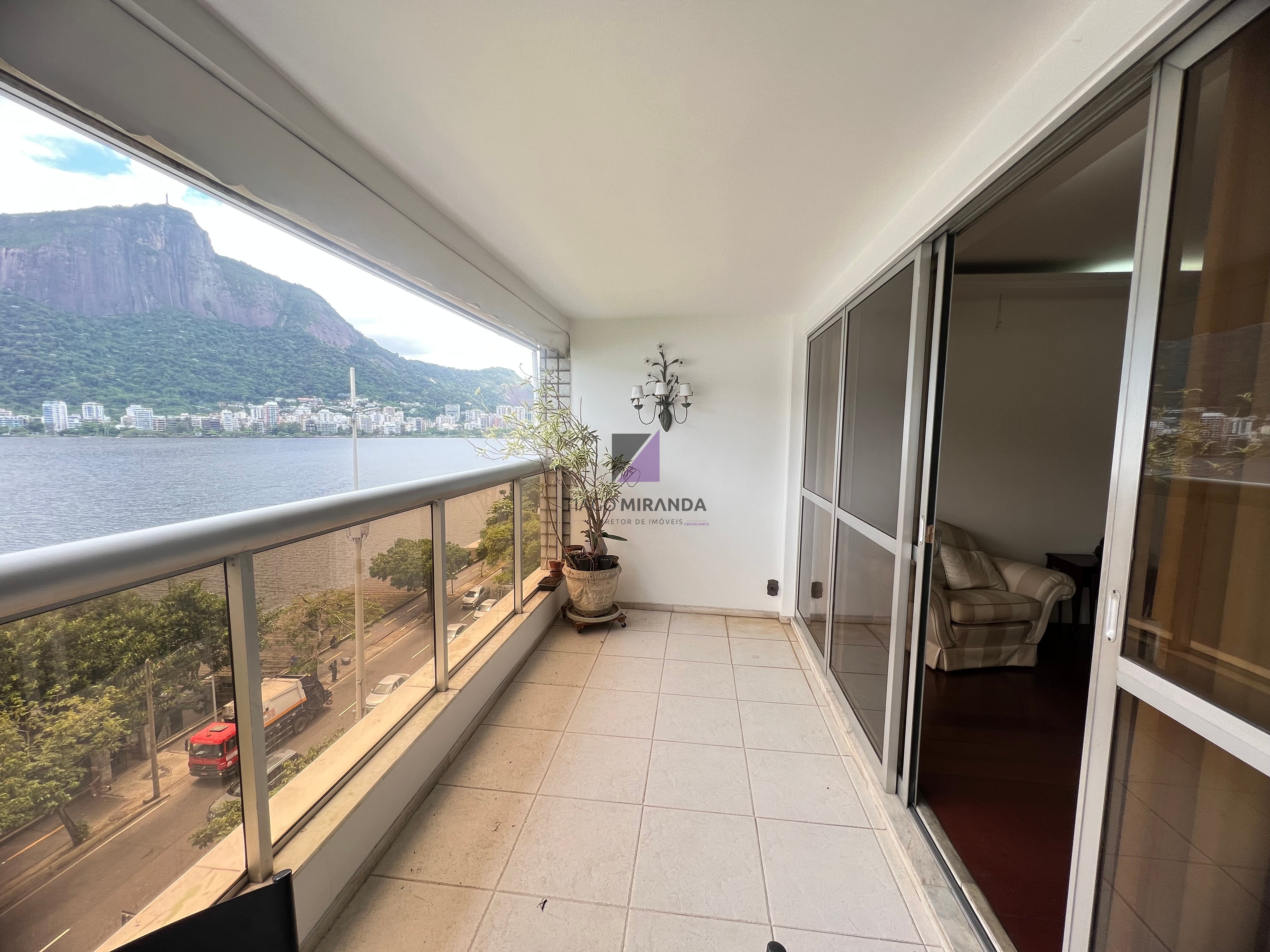 Apartamento à venda com 3 quartos, 185m² - Foto 1