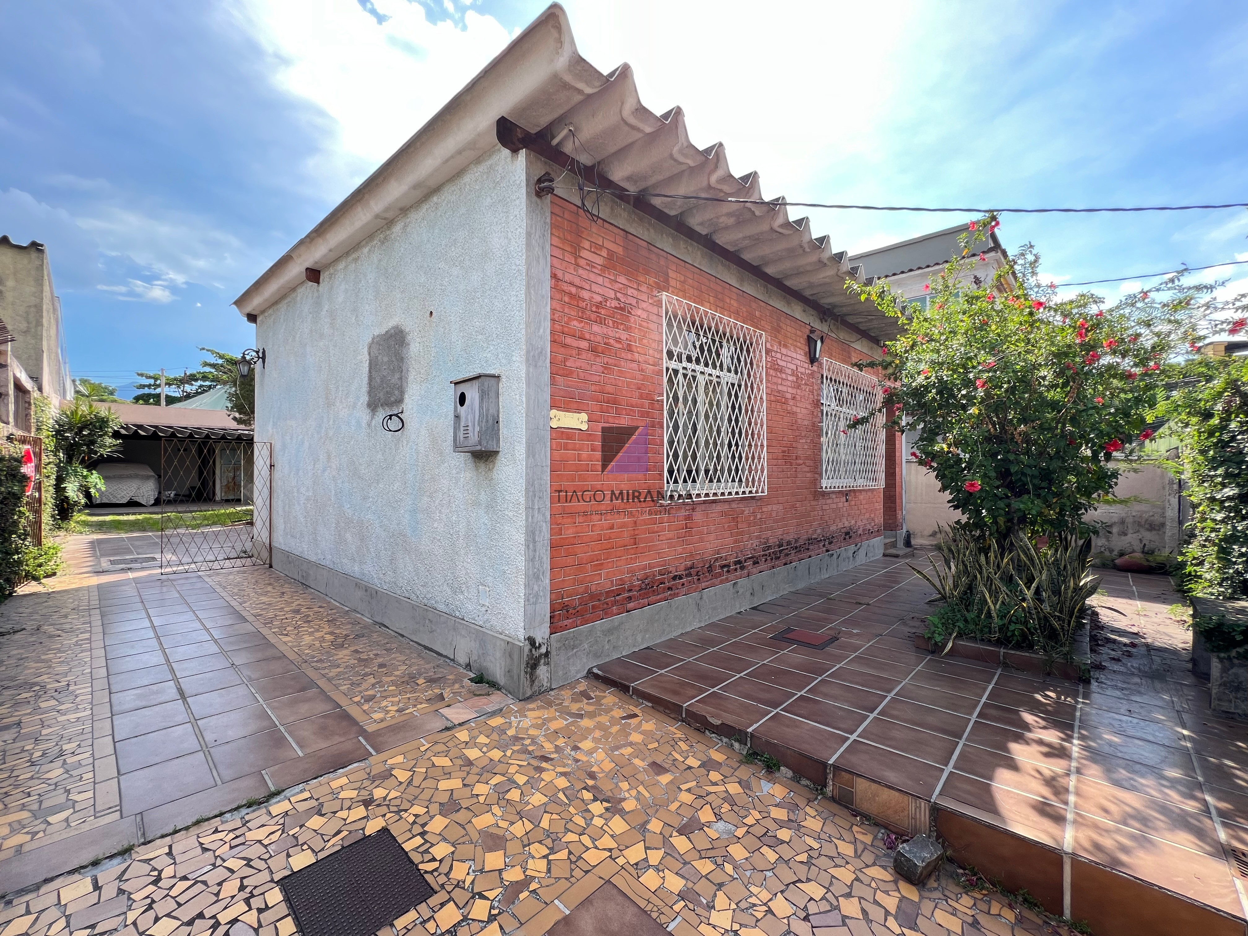 Casa à venda com 3 quartos, 360m² - Foto 1