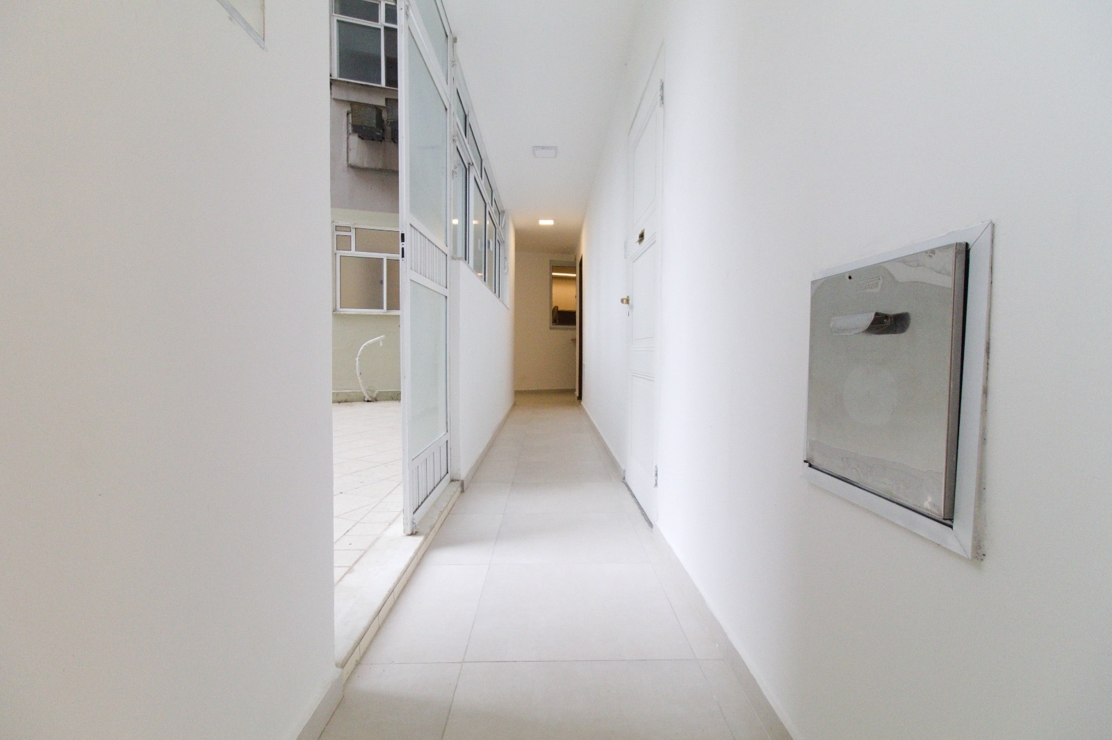 Apartamento à venda com 4 quartos, 320m² - Foto 2