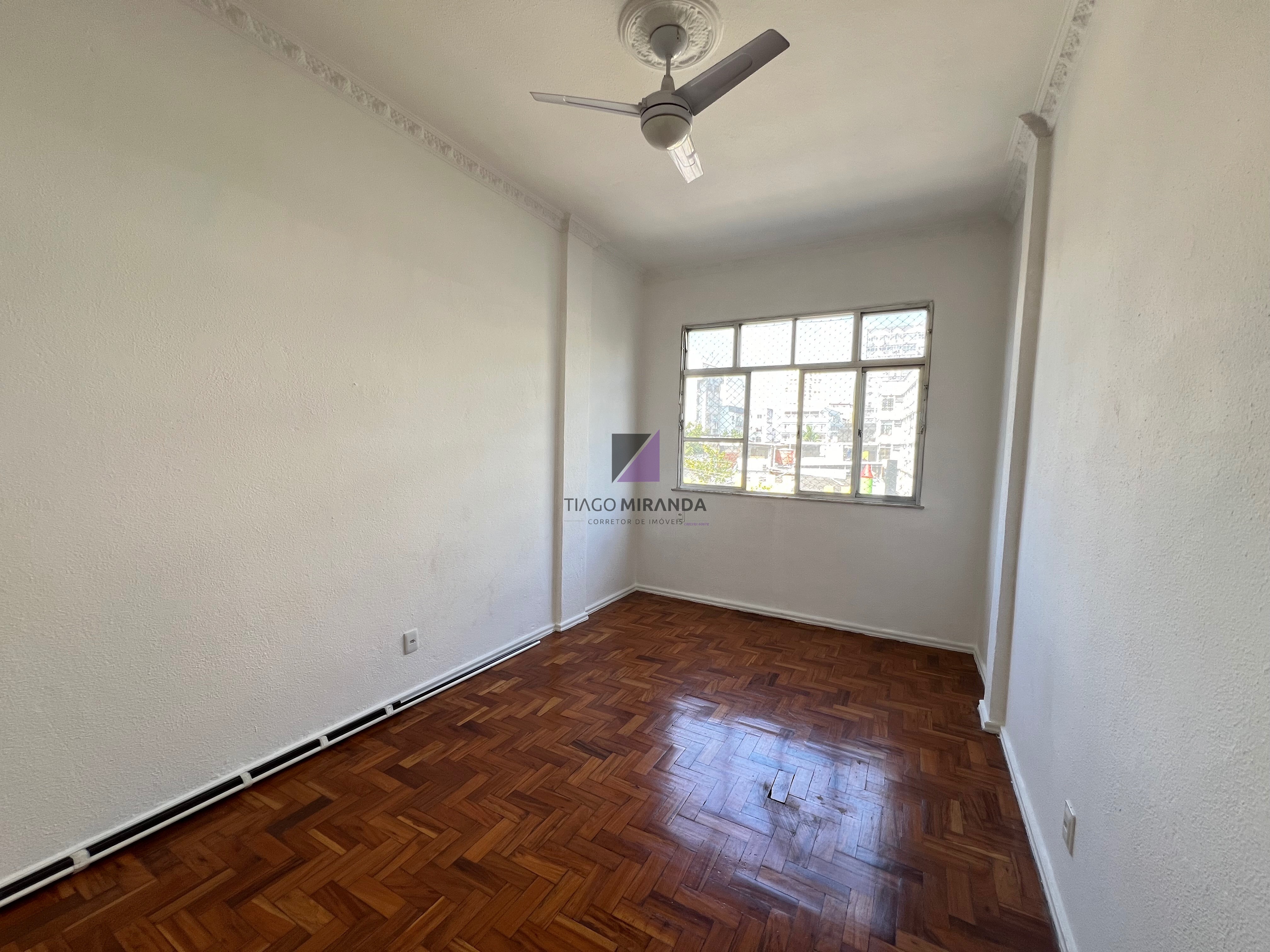 Apartamento à venda com 2 quartos, 65m² - Foto 2