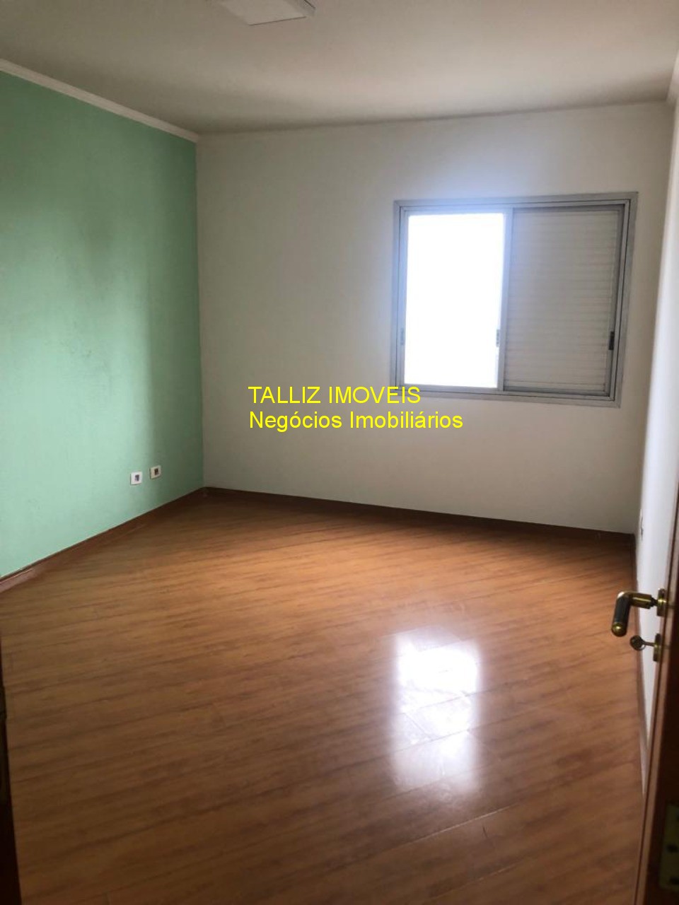 Apartamento à venda com 2 quartos, 75m² - Foto 2