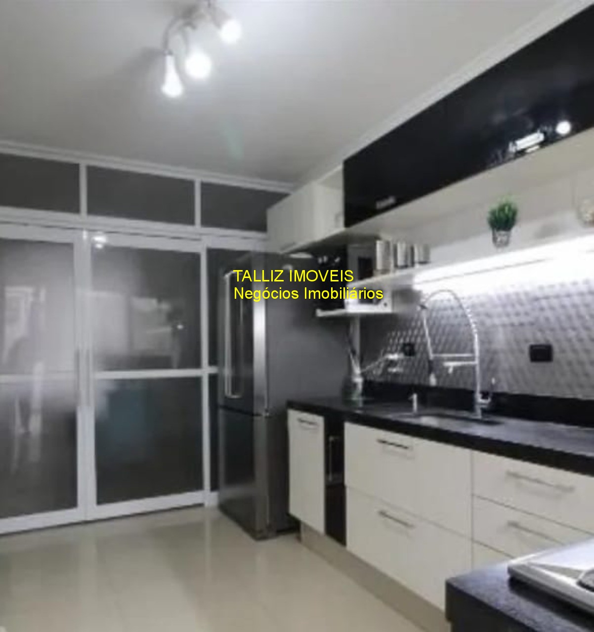 Casa de Condomínio à venda com 3 quartos, 250m² - Foto 26