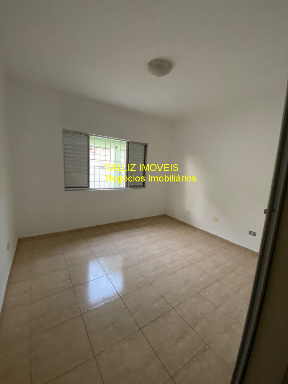 Casa para alugar com 9 quartos, 300m² - Foto 2