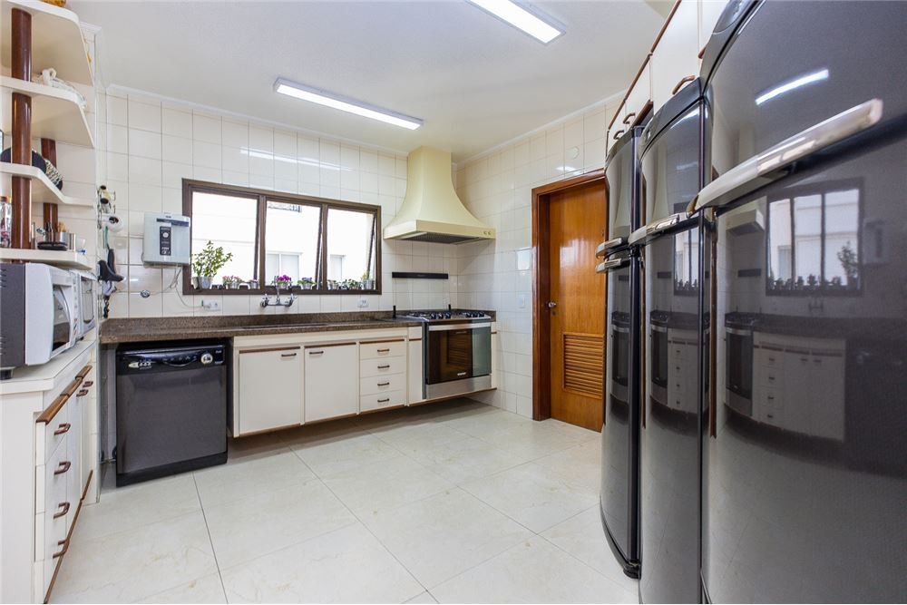 Apartamento à venda com 3 quartos, 200m² - Foto 17