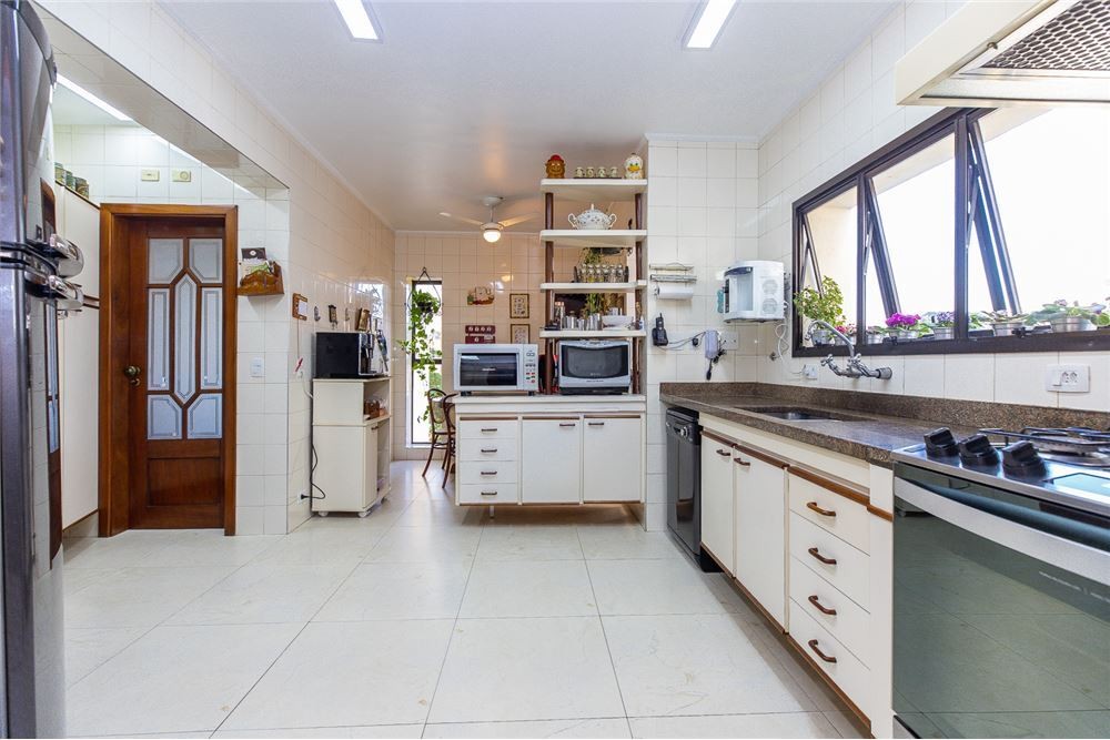 Apartamento à venda com 3 quartos, 200m² - Foto 15