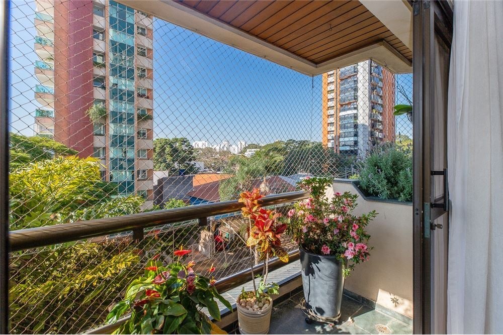 Apartamento à venda com 3 quartos, 200m² - Foto 8