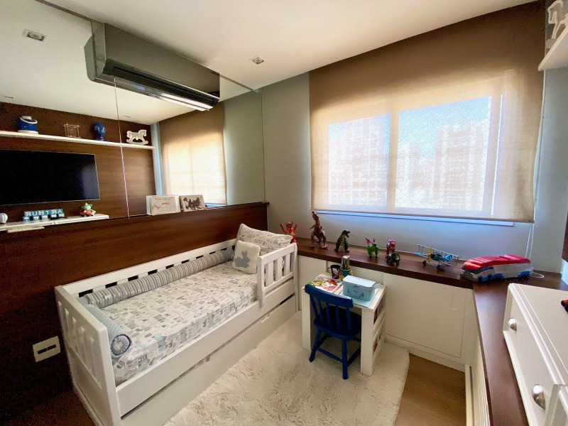 Apartamento à venda com 3 quartos, 185m² - Foto 8