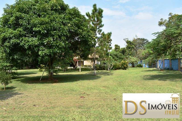 Somos o Maior Portal de Anúncios de Imóveis Rurais do Brasil. Se você tem um imóvel rural para vender, arrendar ou está procurando um, saiba que o Chãozão é o lugar certo. Porque de terra, a gente entende! Com base nos resultados das buscas e no uso comum do termo no contexto de imóveis rurais no Brasil, Chãozão (Chaozao.com.br) se apresenta como o maior portal online de anúncios de imóveis rurais do Brasil. Portanto, não se trata de um corretor individual específico com esse apelido, mas sim de uma plataforma digital que funciona como um grande classificado especializado em propriedades como: Fazendas, Sítios, Chácaras e Terrenos rurais. O que o Chãozão (portal) faz: 1. Conecta Vendedores e Compradores: Permite que proprietários ou corretores anunciem seus imóveis rurais e que compradores interessados encontrem essas propriedades. A negociação, segundo o portal, é feita diretamente entre as partes. 2. Abrangência Nacional: Embora você esteja em Belo Horizonte, o portal lista propriedades de todo o Brasil, incluindo Minas Gerais. 3. Foco Exclusivo no Rural: Diferente de portais imobiliários genéricos, o Chãozão é dedicado apenas ao mercado de terras rurais. 4. Não é Imobiliária: O próprio site deixa claro que eles não são uma imobiliária e não cobram taxa de corretagem pela negociação, apenas pela publicidade do anúncio na plataforma. Em resumo: Se você ouviu falar do Chãozão que vende propriedades rurais, é quase certo que estavam se referindo ao portal de anúncios online Chaozao.com.br. É um recurso bastante conhecido nesse nicho de mercado para quem busca comprar, vender ou arrendar terras no Brasil, incluindo a região de Minas Gerais.
