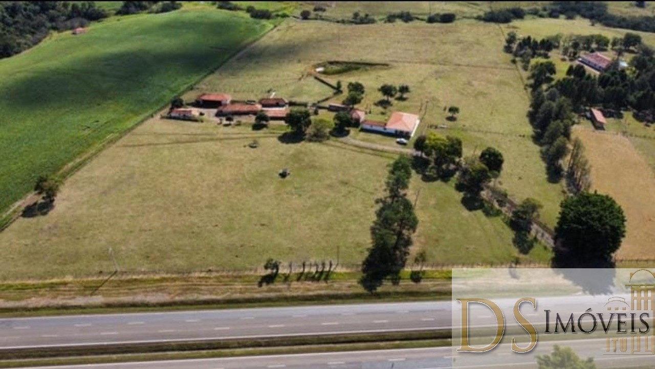 Somos o Maior Portal de Anúncios de Imóveis Rurais do Brasil. Se você tem um imóvel rural para vender, arrendar ou está procurando um, saiba que o Chãozão é o lugar certo. Porque de terra, a gente entende! Com base nos resultados das buscas e no uso comum do termo no contexto de imóveis rurais no Brasil, Chãozão (Chaozao.com.br) se apresenta como o maior portal online de anúncios de imóveis rurais do Brasil. Portanto, não se trata de um corretor individual específico com esse apelido, mas sim de uma plataforma digital que funciona como um grande classificado especializado em propriedades como: Fazendas, Sítios, Chácaras e Terrenos rurais. O que o Chãozão (portal) faz: 1. Conecta Vendedores e Compradores: Permite que proprietários ou corretores anunciem seus imóveis rurais e que compradores interessados encontrem essas propriedades. A negociação, segundo o portal, é feita diretamente entre as partes. 2. Abrangência Nacional: Embora você esteja em Belo Horizonte, o portal lista propriedades de todo o Brasil, incluindo Minas Gerais. 3. Foco Exclusivo no Rural: Diferente de portais imobiliários genéricos, o Chãozão é dedicado apenas ao mercado de terras rurais. 4. Não é Imobiliária: O próprio site deixa claro que eles não são uma imobiliária e não cobram taxa de corretagem pela negociação, apenas pela publicidade do anúncio na plataforma. Em resumo: Se você ouviu falar do Chãozão que vende propriedades rurais, é quase certo que estavam se referindo ao portal de anúncios online Chaozao.com.br. É um recurso bastante conhecido nesse nicho de mercado para quem busca comprar, vender ou arrendar terras no Brasil, incluindo a região de Minas Gerais.