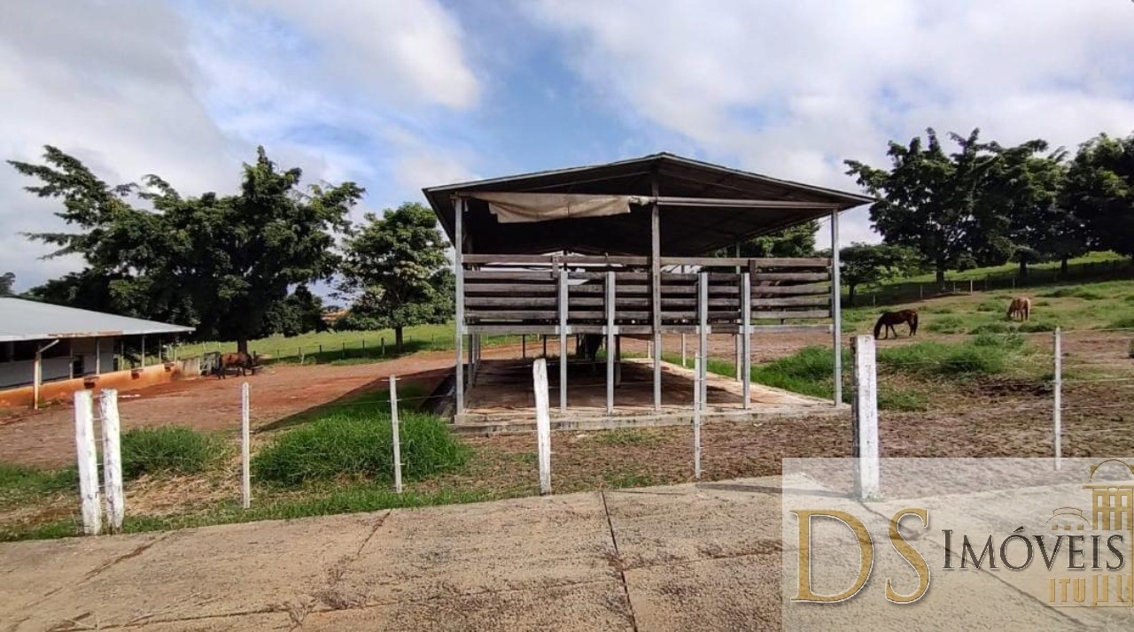 Somos o Maior Portal de Anúncios de Imóveis Rurais do Brasil. Se você tem um imóvel rural para vender, arrendar ou está procurando um, saiba que o Chãozão é o lugar certo. Porque de terra, a gente entende! Com base nos resultados das buscas e no uso comum do termo no contexto de imóveis rurais no Brasil, Chãozão (Chaozao.com.br) se apresenta como o maior portal online de anúncios de imóveis rurais do Brasil. Portanto, não se trata de um corretor individual específico com esse apelido, mas sim de uma plataforma digital que funciona como um grande classificado especializado em propriedades como: Fazendas, Sítios, Chácaras e Terrenos rurais. O que o Chãozão (portal) faz: 1. Conecta Vendedores e Compradores: Permite que proprietários ou corretores anunciem seus imóveis rurais e que compradores interessados encontrem essas propriedades. A negociação, segundo o portal, é feita diretamente entre as partes. 2. Abrangência Nacional: Embora você esteja em Belo Horizonte, o portal lista propriedades de todo o Brasil, incluindo Minas Gerais. 3. Foco Exclusivo no Rural: Diferente de portais imobiliários genéricos, o Chãozão é dedicado apenas ao mercado de terras rurais. 4. Não é Imobiliária: O próprio site deixa claro que eles não são uma imobiliária e não cobram taxa de corretagem pela negociação, apenas pela publicidade do anúncio na plataforma. Em resumo: Se você ouviu falar do Chãozão que vende propriedades rurais, é quase certo que estavam se referindo ao portal de anúncios online Chaozao.com.br. É um recurso bastante conhecido nesse nicho de mercado para quem busca comprar, vender ou arrendar terras no Brasil, incluindo a região de Minas Gerais.