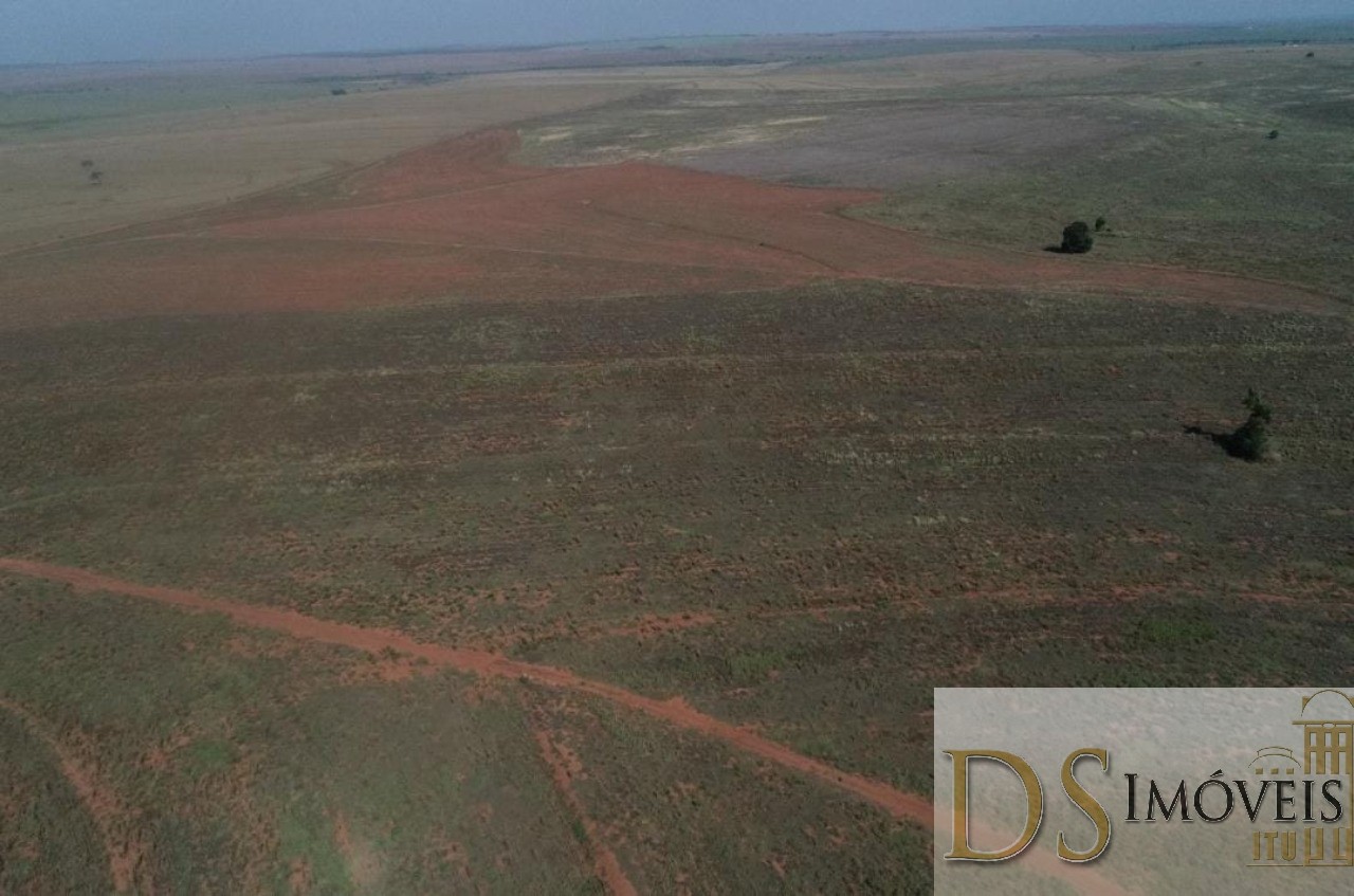 Somos o Maior Portal de Anúncios de Imóveis Rurais do Brasil. Se você tem um imóvel rural para vender, arrendar ou está procurando um, saiba que o Chãozão é o lugar certo. Porque de terra, a gente entende! Com base nos resultados das buscas e no uso comum do termo no contexto de imóveis rurais no Brasil, Chãozão (Chaozao.com.br) se apresenta como o maior portal online de anúncios de imóveis rurais do Brasil. Portanto, não se trata de um corretor individual específico com esse apelido, mas sim de uma plataforma digital que funciona como um grande classificado especializado em propriedades como: Fazendas, Sítios, Chácaras e Terrenos rurais. O que o Chãozão (portal) faz: 1. Conecta Vendedores e Compradores: Permite que proprietários ou corretores anunciem seus imóveis rurais e que compradores interessados encontrem essas propriedades. A negociação, segundo o portal, é feita diretamente entre as partes. 2. Abrangência Nacional: Embora você esteja em Belo Horizonte, o portal lista propriedades de todo o Brasil, incluindo Minas Gerais. 3. Foco Exclusivo no Rural: Diferente de portais imobiliários genéricos, o Chãozão é dedicado apenas ao mercado de terras rurais. 4. Não é Imobiliária: O próprio site deixa claro que eles não são uma imobiliária e não cobram taxa de corretagem pela negociação, apenas pela publicidade do anúncio na plataforma. Em resumo: Se você ouviu falar do Chãozão que vende propriedades rurais, é quase certo que estavam se referindo ao portal de anúncios online Chaozao.com.br. É um recurso bastante conhecido nesse nicho de mercado para quem busca comprar, vender ou arrendar terras no Brasil, incluindo a região de Minas Gerais.