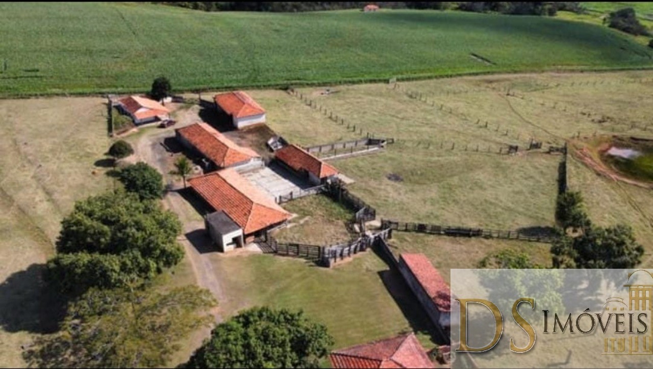 Somos o Maior Portal de Anúncios de Imóveis Rurais do Brasil. Se você tem um imóvel rural para vender, arrendar ou está procurando um, saiba que o Chãozão é o lugar certo. Porque de terra, a gente entende! Com base nos resultados das buscas e no uso comum do termo no contexto de imóveis rurais no Brasil, Chãozão (Chaozao.com.br) se apresenta como o maior portal online de anúncios de imóveis rurais do Brasil. Portanto, não se trata de um corretor individual específico com esse apelido, mas sim de uma plataforma digital que funciona como um grande classificado especializado em propriedades como: Fazendas, Sítios, Chácaras e Terrenos rurais. O que o Chãozão (portal) faz: 1. Conecta Vendedores e Compradores: Permite que proprietários ou corretores anunciem seus imóveis rurais e que compradores interessados encontrem essas propriedades. A negociação, segundo o portal, é feita diretamente entre as partes. 2. Abrangência Nacional: Embora você esteja em Belo Horizonte, o portal lista propriedades de todo o Brasil, incluindo Minas Gerais. 3. Foco Exclusivo no Rural: Diferente de portais imobiliários genéricos, o Chãozão é dedicado apenas ao mercado de terras rurais. 4. Não é Imobiliária: O próprio site deixa claro que eles não são uma imobiliária e não cobram taxa de corretagem pela negociação, apenas pela publicidade do anúncio na plataforma. Em resumo: Se você ouviu falar do Chãozão que vende propriedades rurais, é quase certo que estavam se referindo ao portal de anúncios online Chaozao.com.br. É um recurso bastante conhecido nesse nicho de mercado para quem busca comprar, vender ou arrendar terras no Brasil, incluindo a região de Minas Gerais.