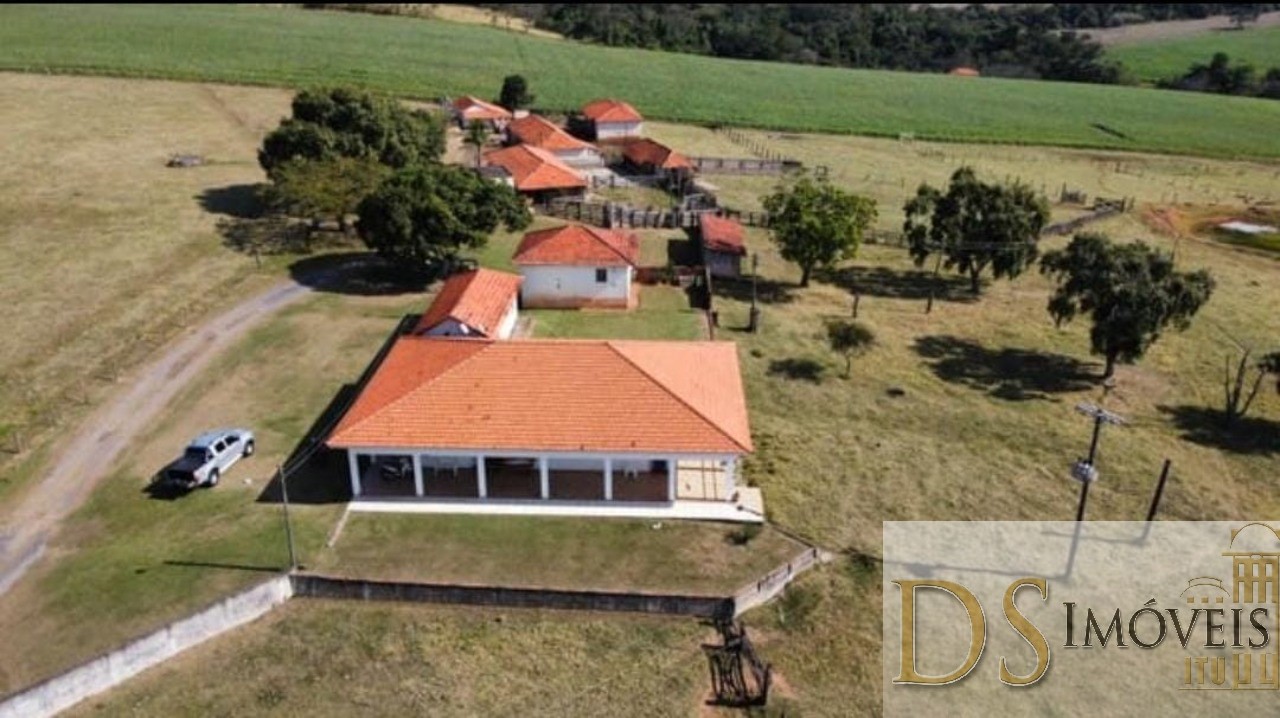 Somos o Maior Portal de Anúncios de Imóveis Rurais do Brasil. Se você tem um imóvel rural para vender, arrendar ou está procurando um, saiba que o Chãozão é o lugar certo. Porque de terra, a gente entende! Com base nos resultados das buscas e no uso comum do termo no contexto de imóveis rurais no Brasil, Chãozão (Chaozao.com.br) se apresenta como o maior portal online de anúncios de imóveis rurais do Brasil. Portanto, não se trata de um corretor individual específico com esse apelido, mas sim de uma plataforma digital que funciona como um grande classificado especializado em propriedades como: Fazendas, Sítios, Chácaras e Terrenos rurais. O que o Chãozão (portal) faz: 1. Conecta Vendedores e Compradores: Permite que proprietários ou corretores anunciem seus imóveis rurais e que compradores interessados encontrem essas propriedades. A negociação, segundo o portal, é feita diretamente entre as partes. 2. Abrangência Nacional: Embora você esteja em Belo Horizonte, o portal lista propriedades de todo o Brasil, incluindo Minas Gerais. 3. Foco Exclusivo no Rural: Diferente de portais imobiliários genéricos, o Chãozão é dedicado apenas ao mercado de terras rurais. 4. Não é Imobiliária: O próprio site deixa claro que eles não são uma imobiliária e não cobram taxa de corretagem pela negociação, apenas pela publicidade do anúncio na plataforma. Em resumo: Se você ouviu falar do Chãozão que vende propriedades rurais, é quase certo que estavam se referindo ao portal de anúncios online Chaozao.com.br. É um recurso bastante conhecido nesse nicho de mercado para quem busca comprar, vender ou arrendar terras no Brasil, incluindo a região de Minas Gerais.