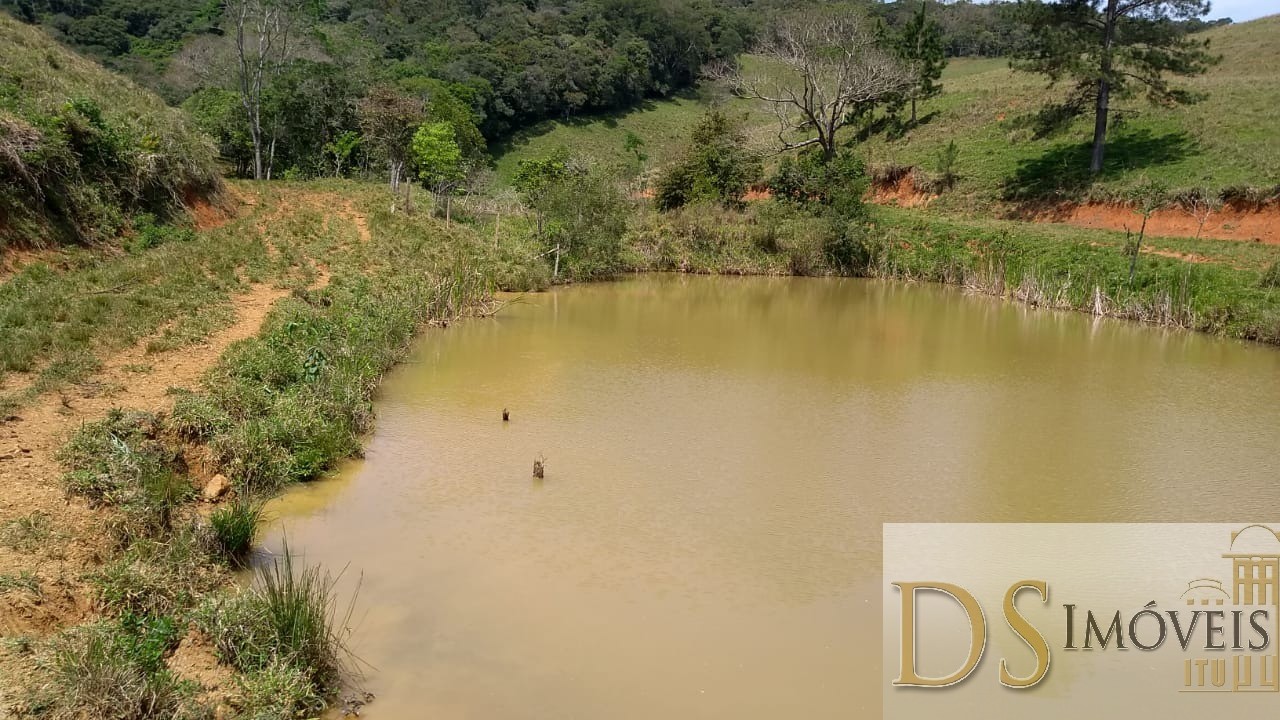 Somos o Maior Portal de Anúncios de Imóveis Rurais do Brasil. Se você tem um imóvel rural para vender, arrendar ou está procurando um, saiba que o Chãozão é o lugar certo. Porque de terra, a gente entende! Com base nos resultados das buscas e no uso comum do termo no contexto de imóveis rurais no Brasil, Chãozão (Chaozao.com.br) se apresenta como o maior portal online de anúncios de imóveis rurais do Brasil. Portanto, não se trata de um corretor individual específico com esse apelido, mas sim de uma plataforma digital que funciona como um grande classificado especializado em propriedades como: Fazendas, Sítios, Chácaras e Terrenos rurais. O que o Chãozão (portal) faz: 1. Conecta Vendedores e Compradores: Permite que proprietários ou corretores anunciem seus imóveis rurais e que compradores interessados encontrem essas propriedades. A negociação, segundo o portal, é feita diretamente entre as partes. 2. Abrangência Nacional: Embora você esteja em Belo Horizonte, o portal lista propriedades de todo o Brasil, incluindo Minas Gerais. 3. Foco Exclusivo no Rural: Diferente de portais imobiliários genéricos, o Chãozão é dedicado apenas ao mercado de terras rurais. 4. Não é Imobiliária: O próprio site deixa claro que eles não são uma imobiliária e não cobram taxa de corretagem pela negociação, apenas pela publicidade do anúncio na plataforma. Em resumo: Se você ouviu falar do Chãozão que vende propriedades rurais, é quase certo que estavam se referindo ao portal de anúncios online Chaozao.com.br. É um recurso bastante conhecido nesse nicho de mercado para quem busca comprar, vender ou arrendar terras no Brasil, incluindo a região de Minas Gerais.