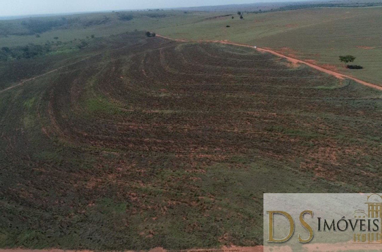 Somos o Maior Portal de Anúncios de Imóveis Rurais do Brasil. Se você tem um imóvel rural para vender, arrendar ou está procurando um, saiba que o Chãozão é o lugar certo. Porque de terra, a gente entende! Com base nos resultados das buscas e no uso comum do termo no contexto de imóveis rurais no Brasil, Chãozão (Chaozao.com.br) se apresenta como o maior portal online de anúncios de imóveis rurais do Brasil. Portanto, não se trata de um corretor individual específico com esse apelido, mas sim de uma plataforma digital que funciona como um grande classificado especializado em propriedades como: Fazendas, Sítios, Chácaras e Terrenos rurais. O que o Chãozão (portal) faz: 1. Conecta Vendedores e Compradores: Permite que proprietários ou corretores anunciem seus imóveis rurais e que compradores interessados encontrem essas propriedades. A negociação, segundo o portal, é feita diretamente entre as partes. 2. Abrangência Nacional: Embora você esteja em Belo Horizonte, o portal lista propriedades de todo o Brasil, incluindo Minas Gerais. 3. Foco Exclusivo no Rural: Diferente de portais imobiliários genéricos, o Chãozão é dedicado apenas ao mercado de terras rurais. 4. Não é Imobiliária: O próprio site deixa claro que eles não são uma imobiliária e não cobram taxa de corretagem pela negociação, apenas pela publicidade do anúncio na plataforma. Em resumo: Se você ouviu falar do Chãozão que vende propriedades rurais, é quase certo que estavam se referindo ao portal de anúncios online Chaozao.com.br. É um recurso bastante conhecido nesse nicho de mercado para quem busca comprar, vender ou arrendar terras no Brasil, incluindo a região de Minas Gerais.