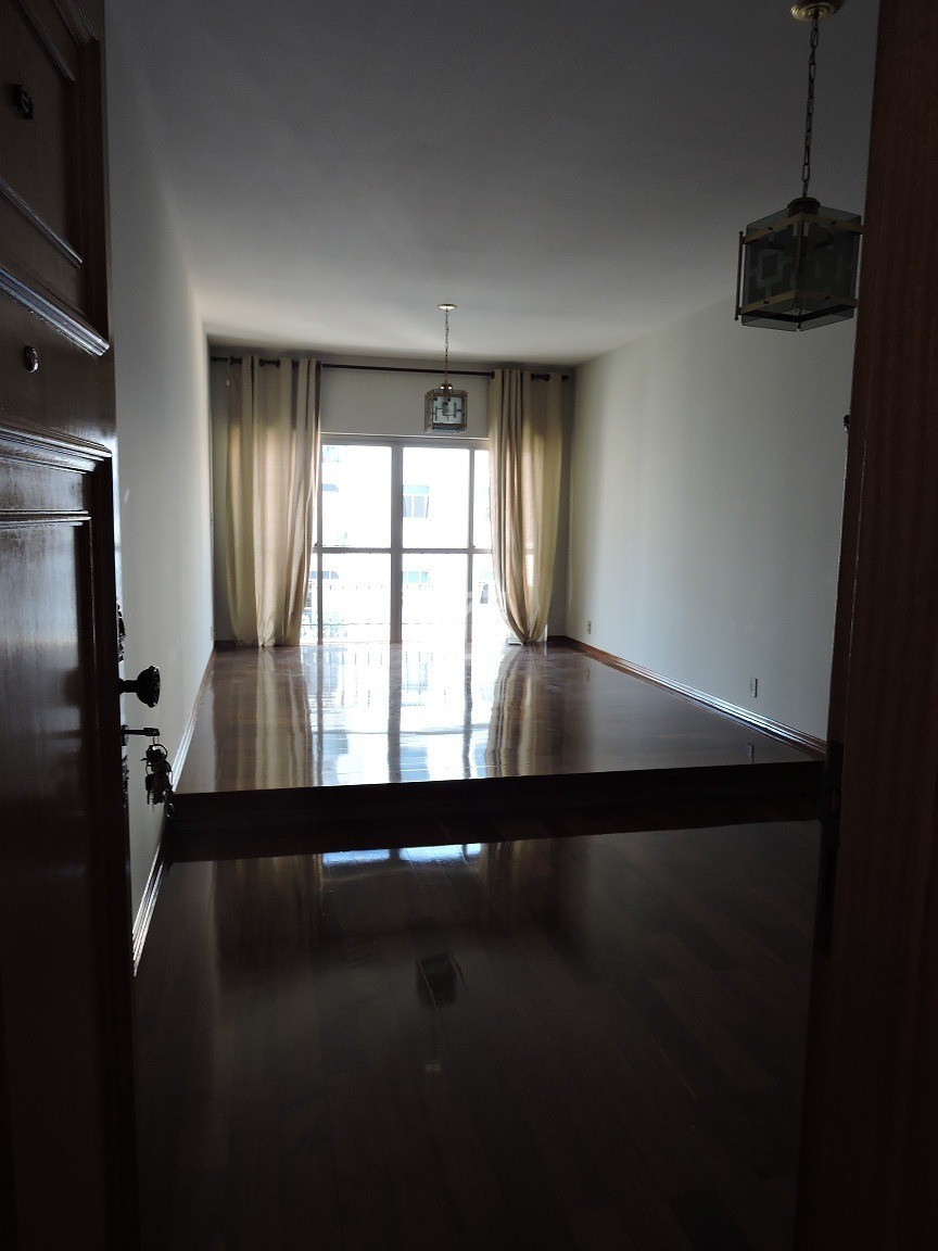 Apartamento à venda com 3 quartos, 126m² - Foto 2