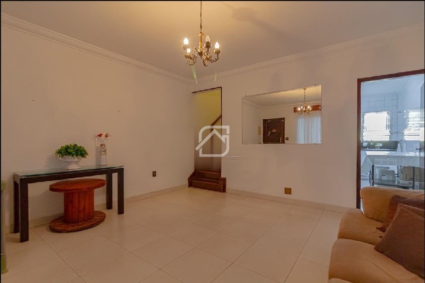 Casa à venda com 3 quartos, 161m² - Foto 1