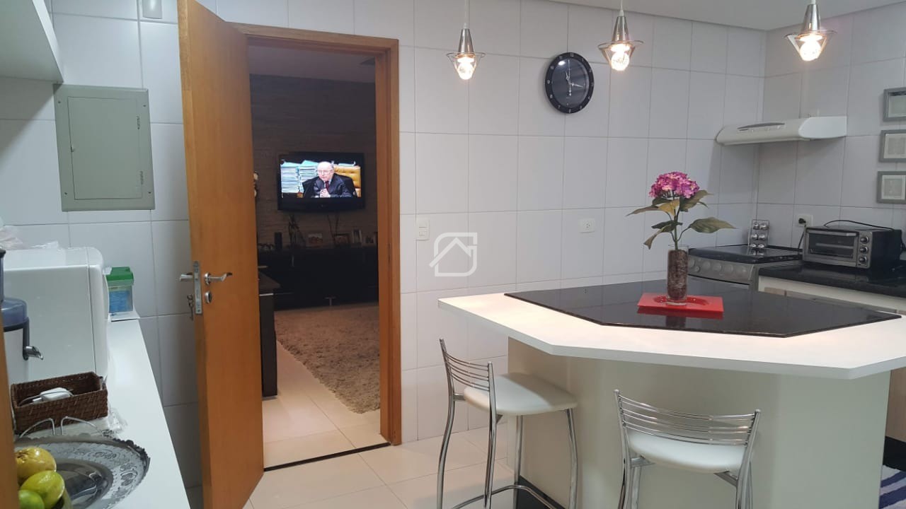 Apartamento à venda com 3 quartos, 133m² - Foto 4