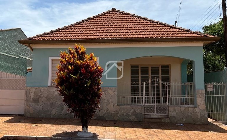 Casa à venda com 3 quartos, 128m² - Foto 1