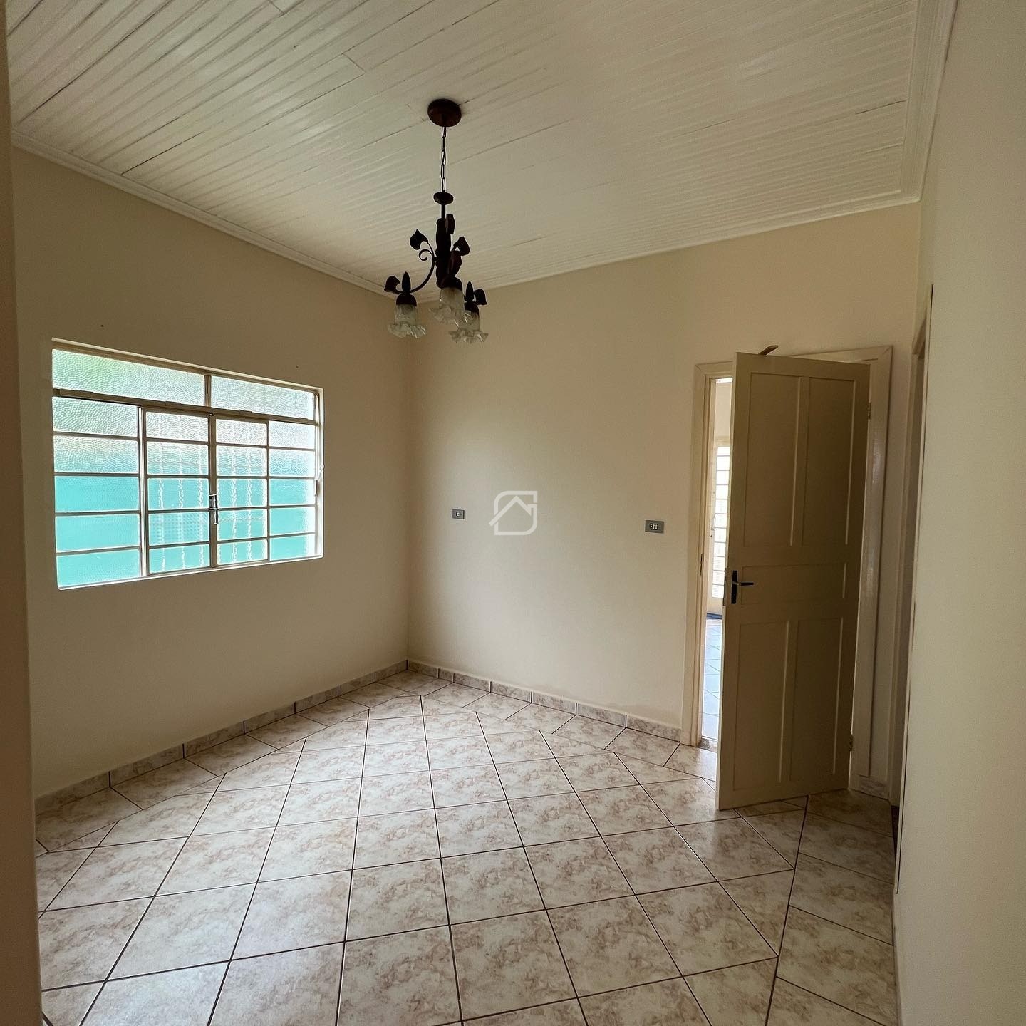 Casa à venda com 3 quartos, 128m² - Foto 2