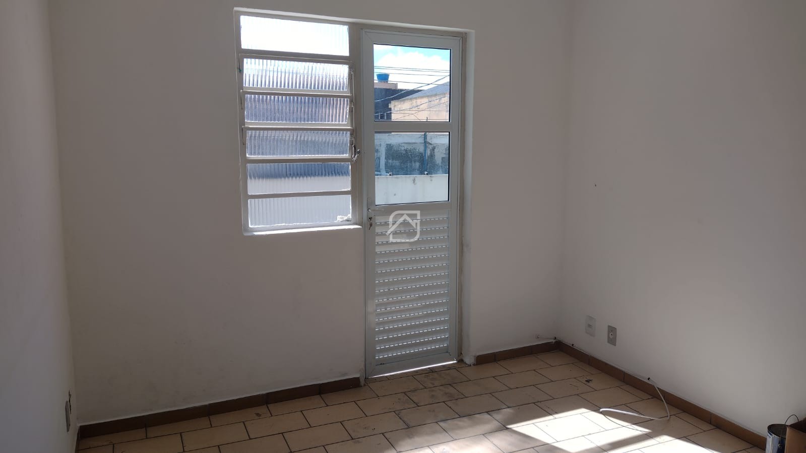 Casa para alugar com 2 quartos, 72m² - Foto 1