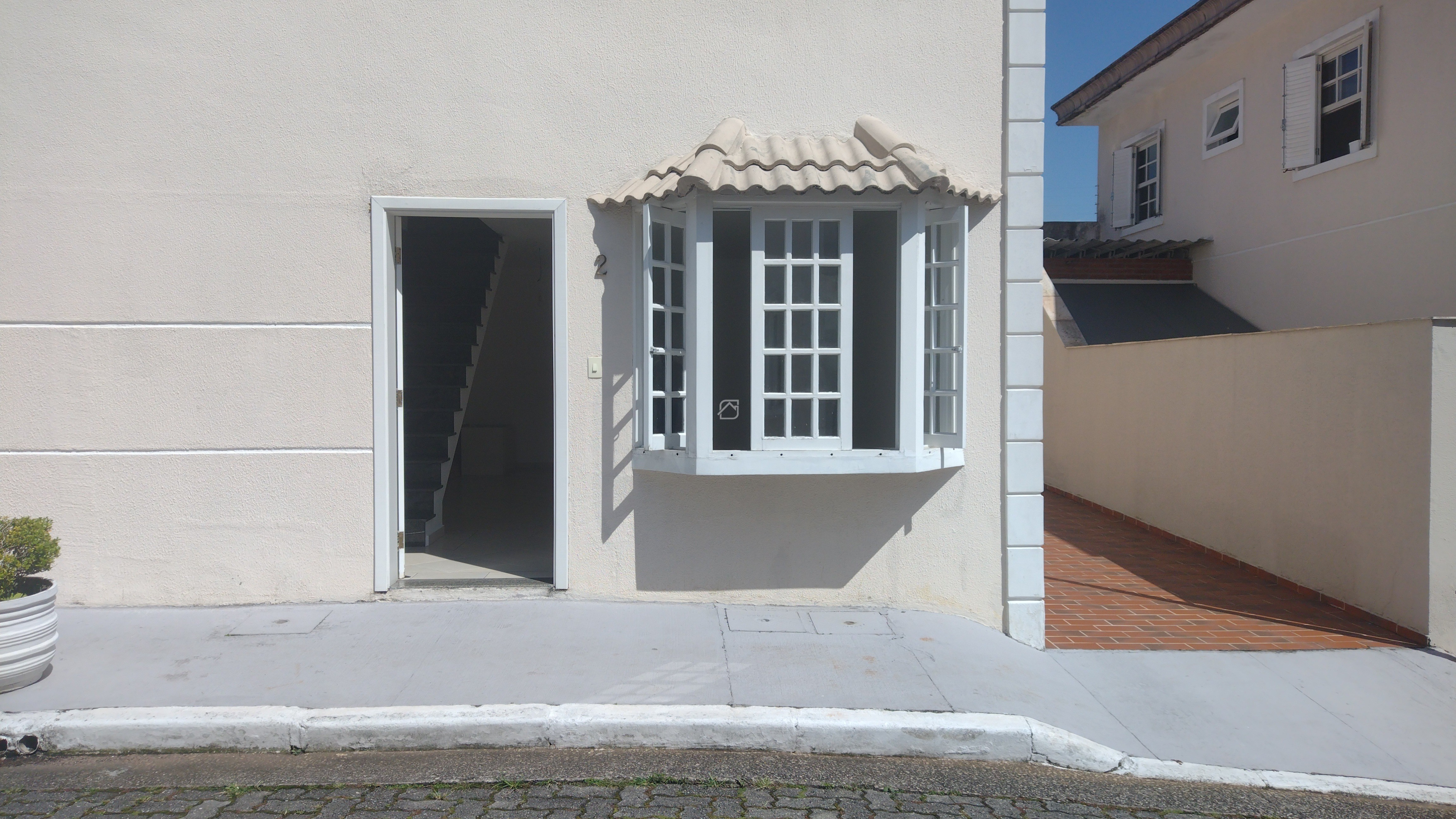 Casa à venda com 3 quartos, 120m² - Foto 1