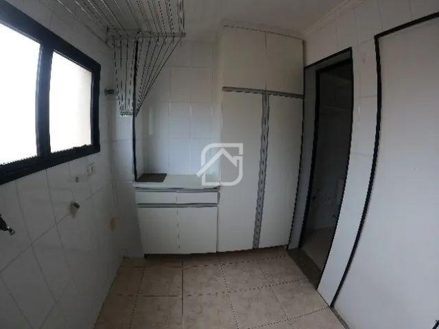 Apartamento para alugar com 3 quartos, 130m² - Foto 12