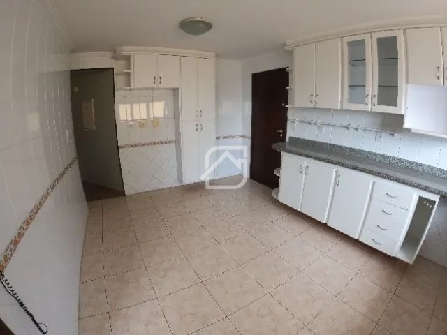 Apartamento para alugar com 3 quartos, 130m² - Foto 4